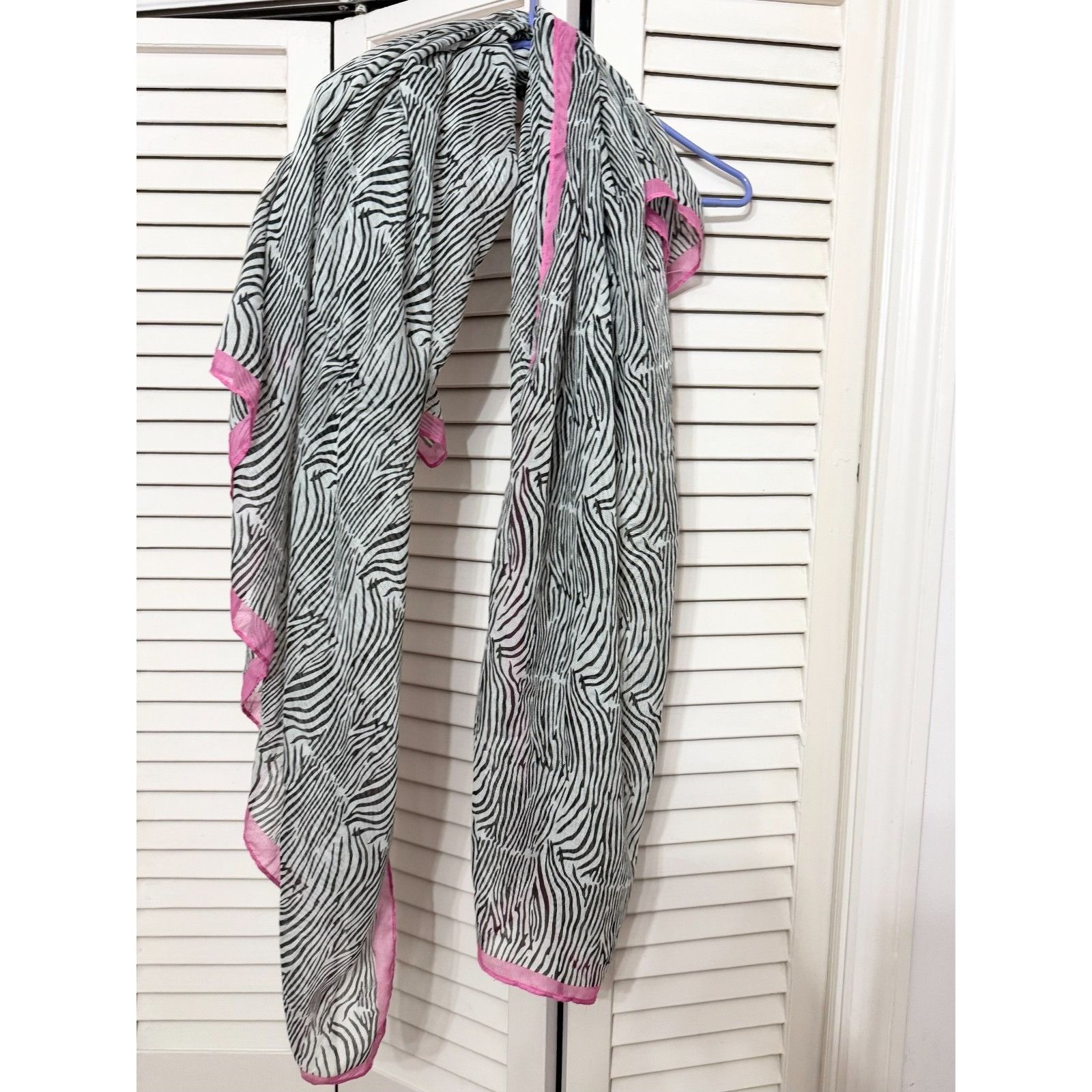 H&M H&M large zebra pink edge scarf shall cover all oversized sq Size ONE SIZE - 2 Thumbnail