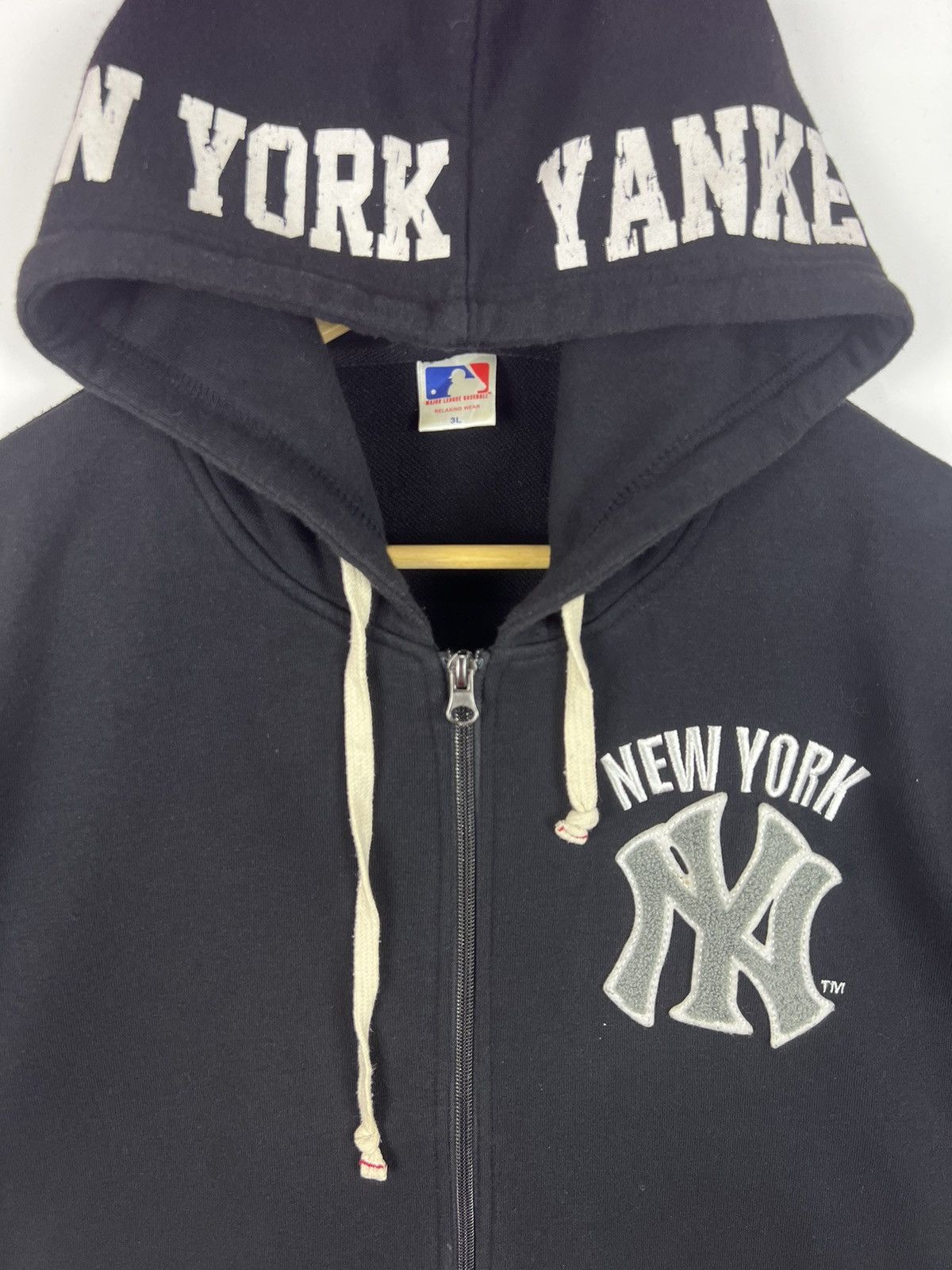 MLB 🔥 MLB NEW YORK YANKEES SHORTSLEEVES HOODED Size US L / EU 52-54 / 3 - 4 Thumbnail