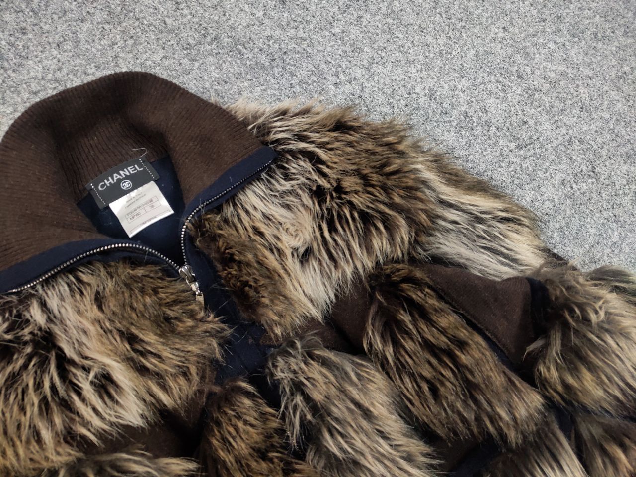 Chanel Chanel La petite veste noire Cachemire Faux Fur Jacket Size XS / US 0-2 / IT 36-38 - 12 Thumbnail