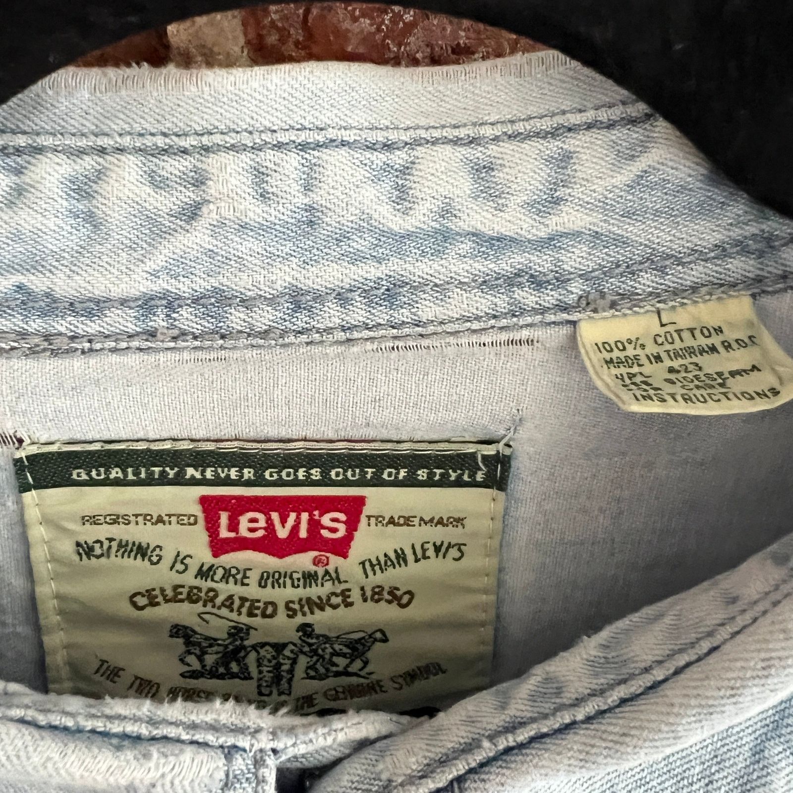 Levi's VTG Levi's Distressed Men's Denim Shirt L 25x29 Size US L / EU 52-54 / 3 - 3 Thumbnail