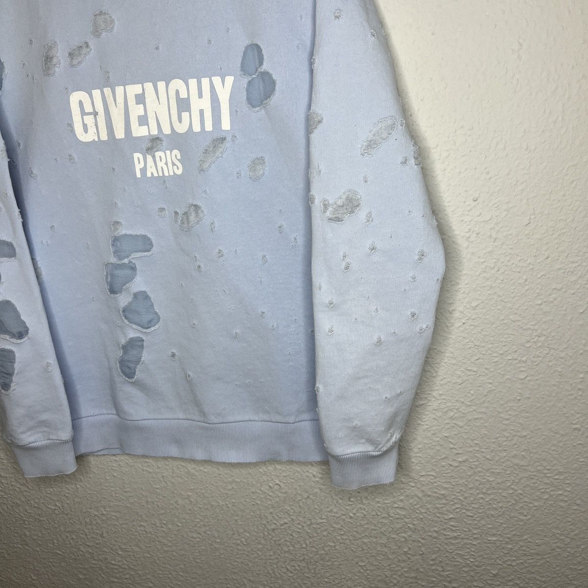 Givenchy Givenchy Distressed Sweatshirt Crewneck Baby Blue Big Logo Size US M / EU 48-50 / 2 - 3 Thumbnail