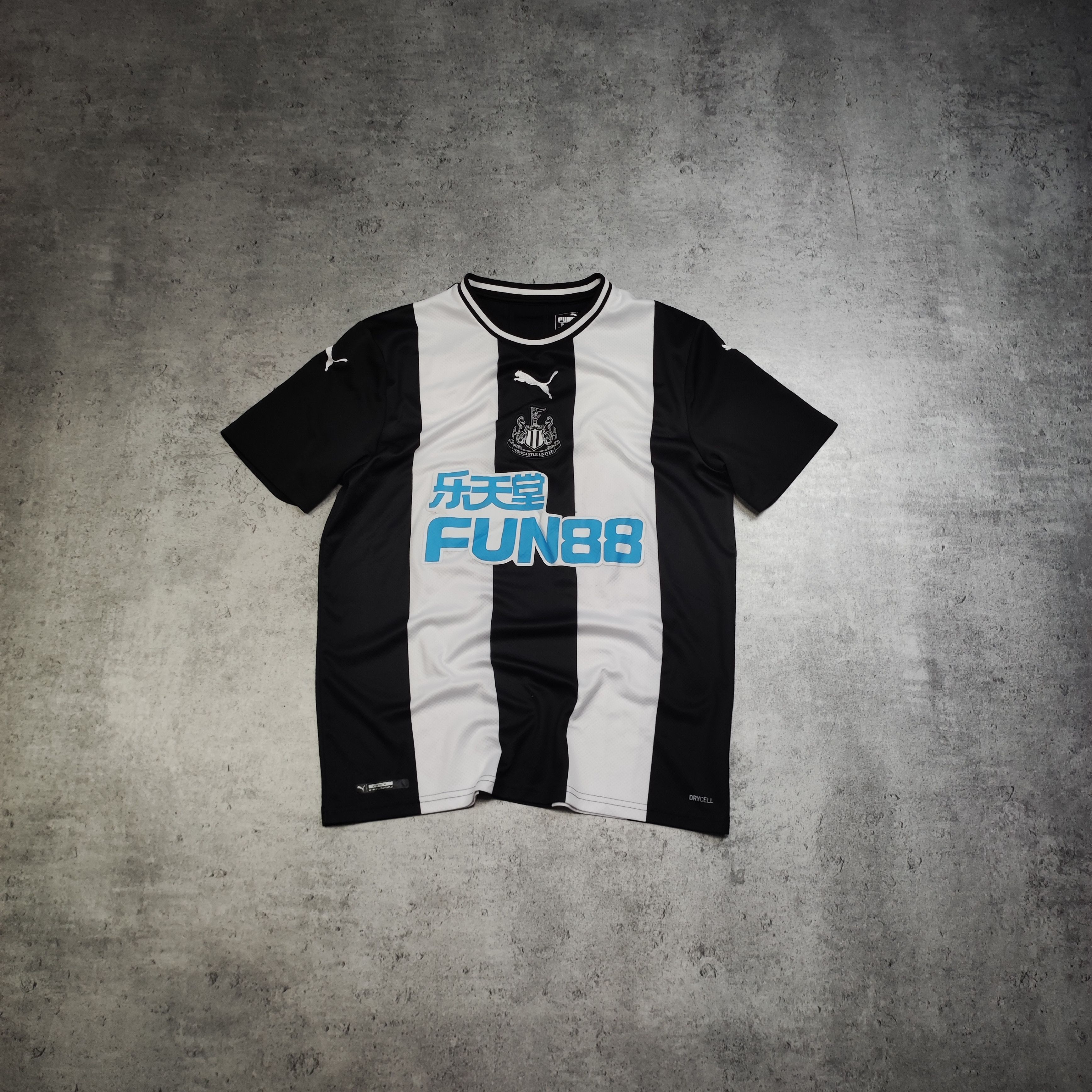 Puma RARE Puma x Football Soccer Newcastle United Home Jersey Size US M / EU 48-50 / 2 - 1 Thumbnail