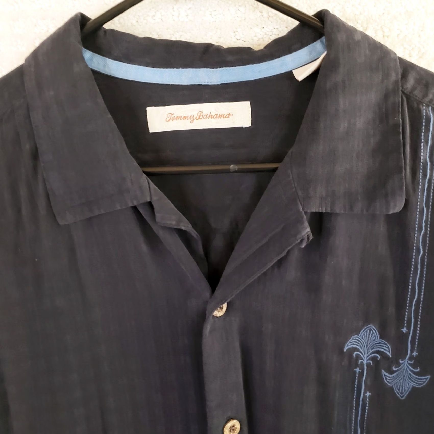 Tommy Bahama Tommy Bahama Shirt Men XL Black Silk Blue Embroidery Button Up Short Sleeve Elegant Casual Formal Party/Wedding Size US XL / EU 56 / 4 - 4 Thumbnail