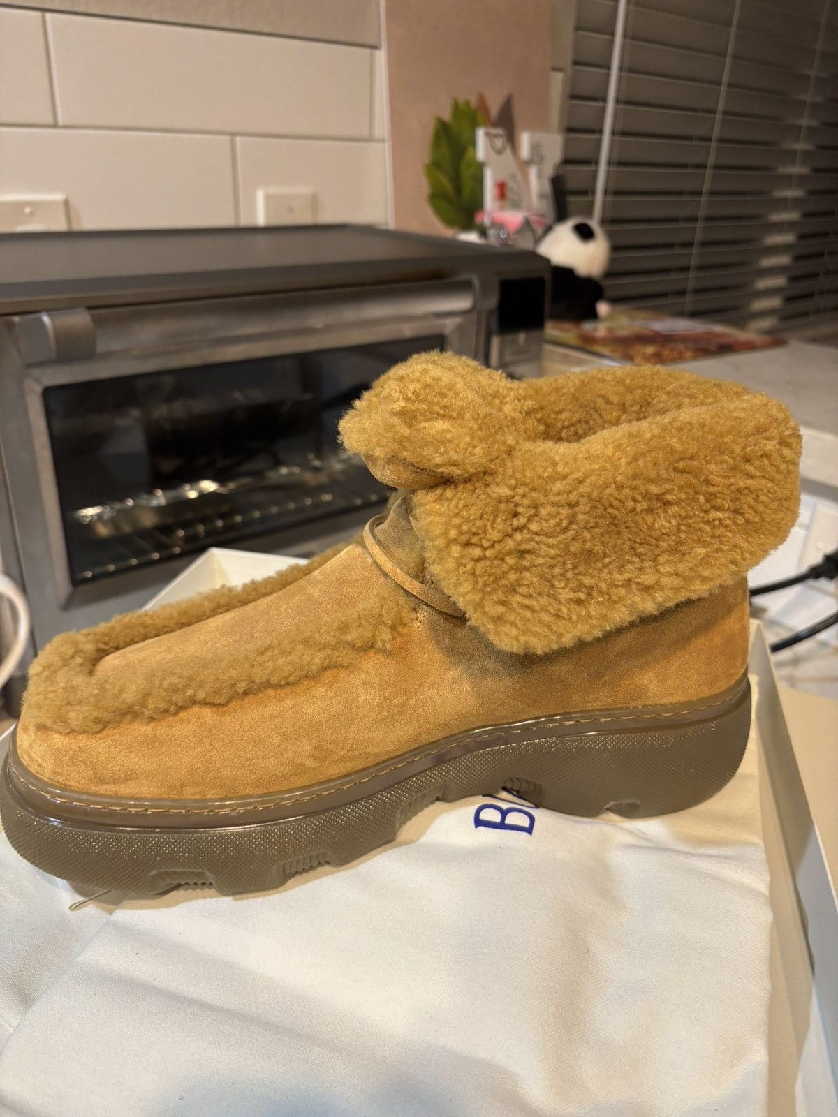 Burberry × Dior × Prada Burberry new 2024 collection shearling boots size 41.5/ 9US Size US 8.5 / EU 41-42 - 2 Thumbnail