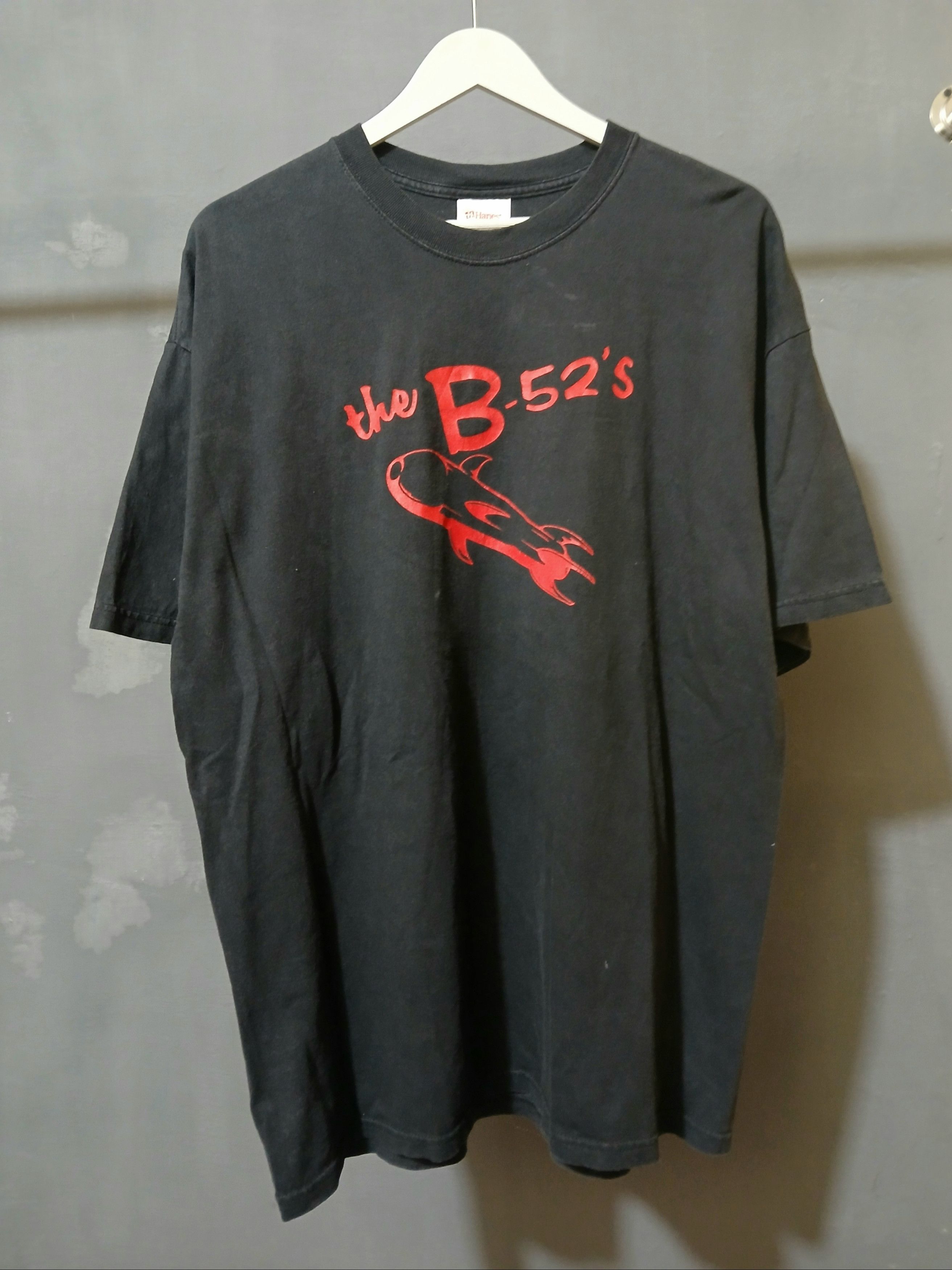 Hanes T-shirt Band Vintage The B-52s Nude On The Moon Tour 2002 Size US XL / EU 56 / 4 - 1 Thumbnail