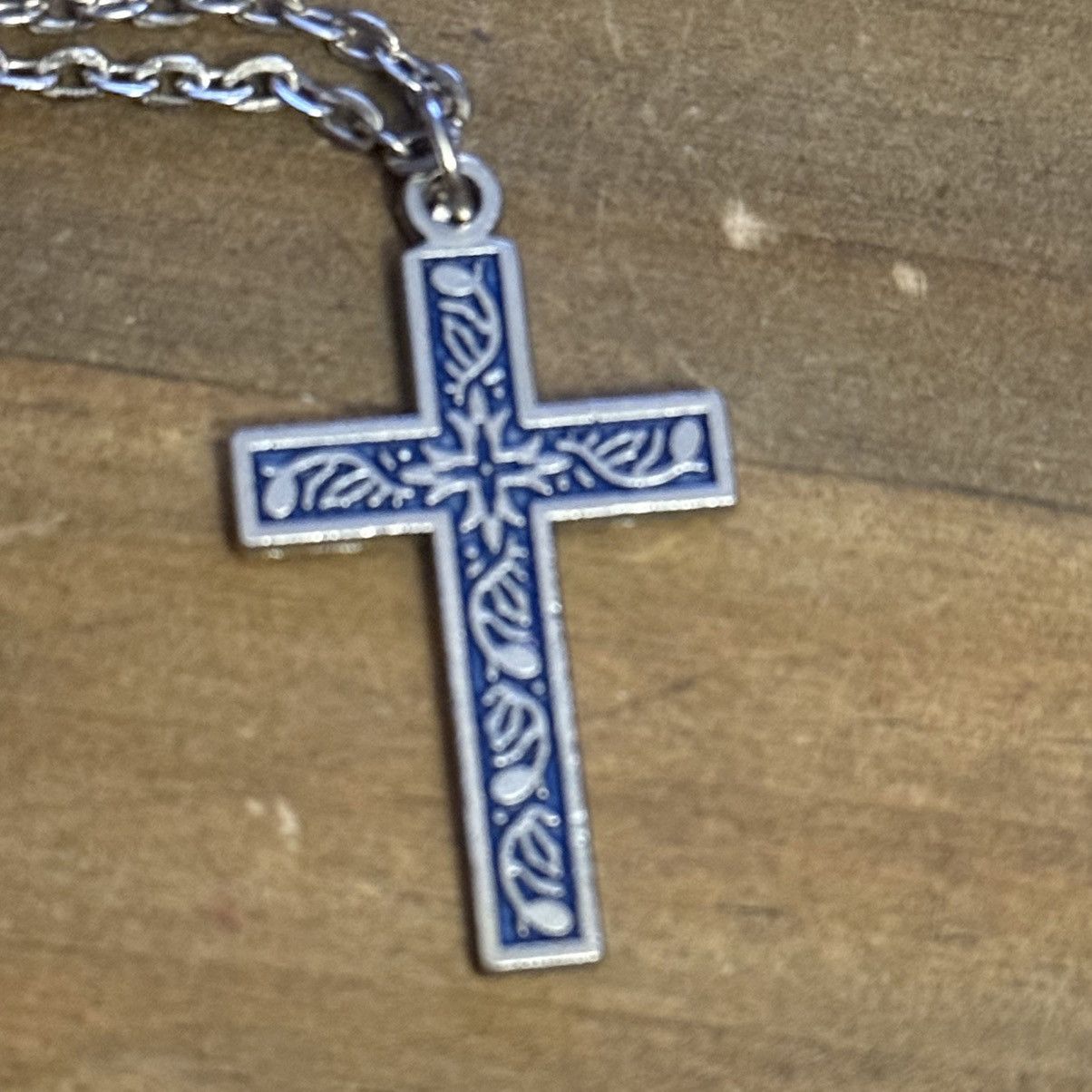 Vintage Vintage silver tone embossed cross pendant necklace Size ONE SIZE - 3 Thumbnail