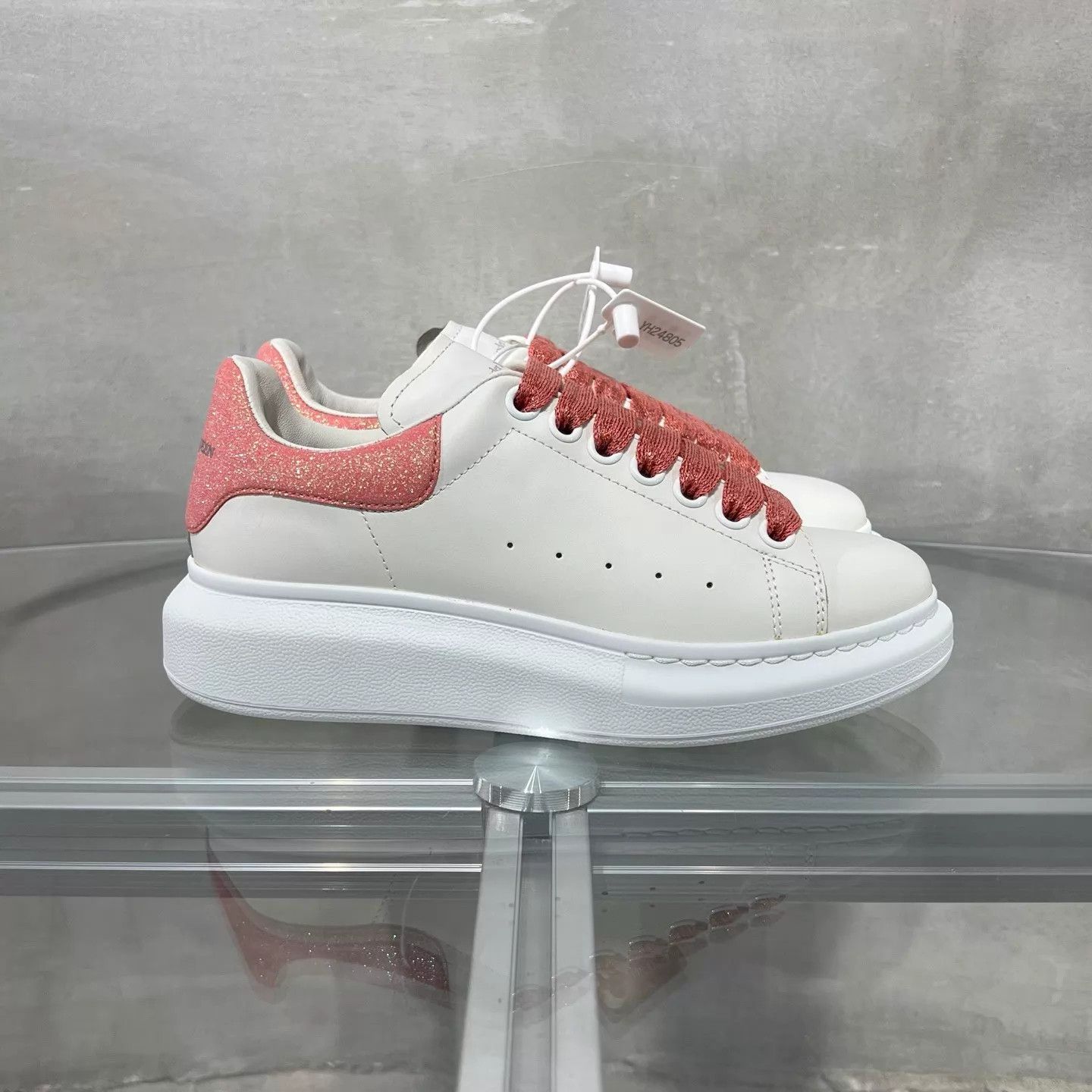 Alexander McQueen Alexander McQueen women's shimmer white sneakers 36 Size US 5.5 / IT 35.5 - 4 Thumbnail