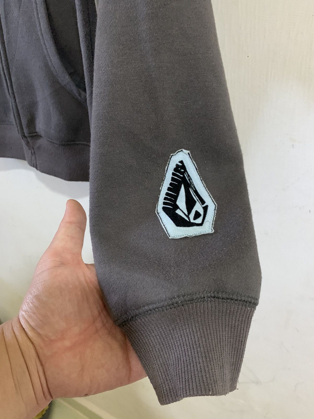 Vintage Vintage Y2K Volcom Stone Patches Zipper Hoodie Size US L / EU 52-54 / 3 - 8 Thumbnail