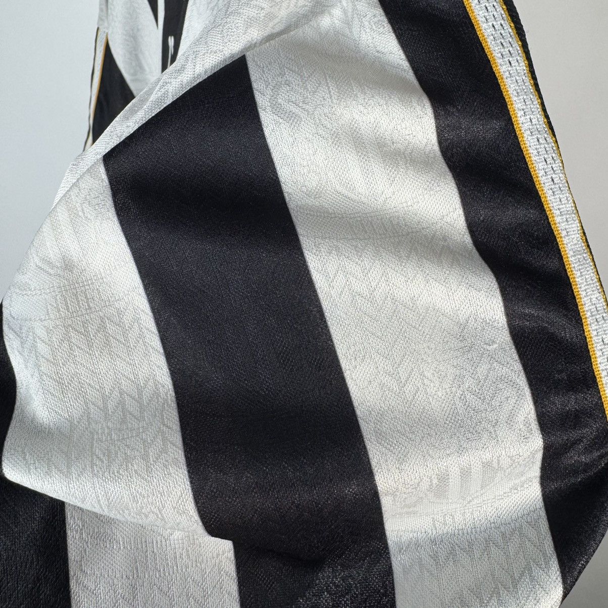 Adidas Newcastle United 1997 1998 Home Football Shirt Soccer Jersey Size US L / EU 52-54 / 3 - 19 Thumbnail