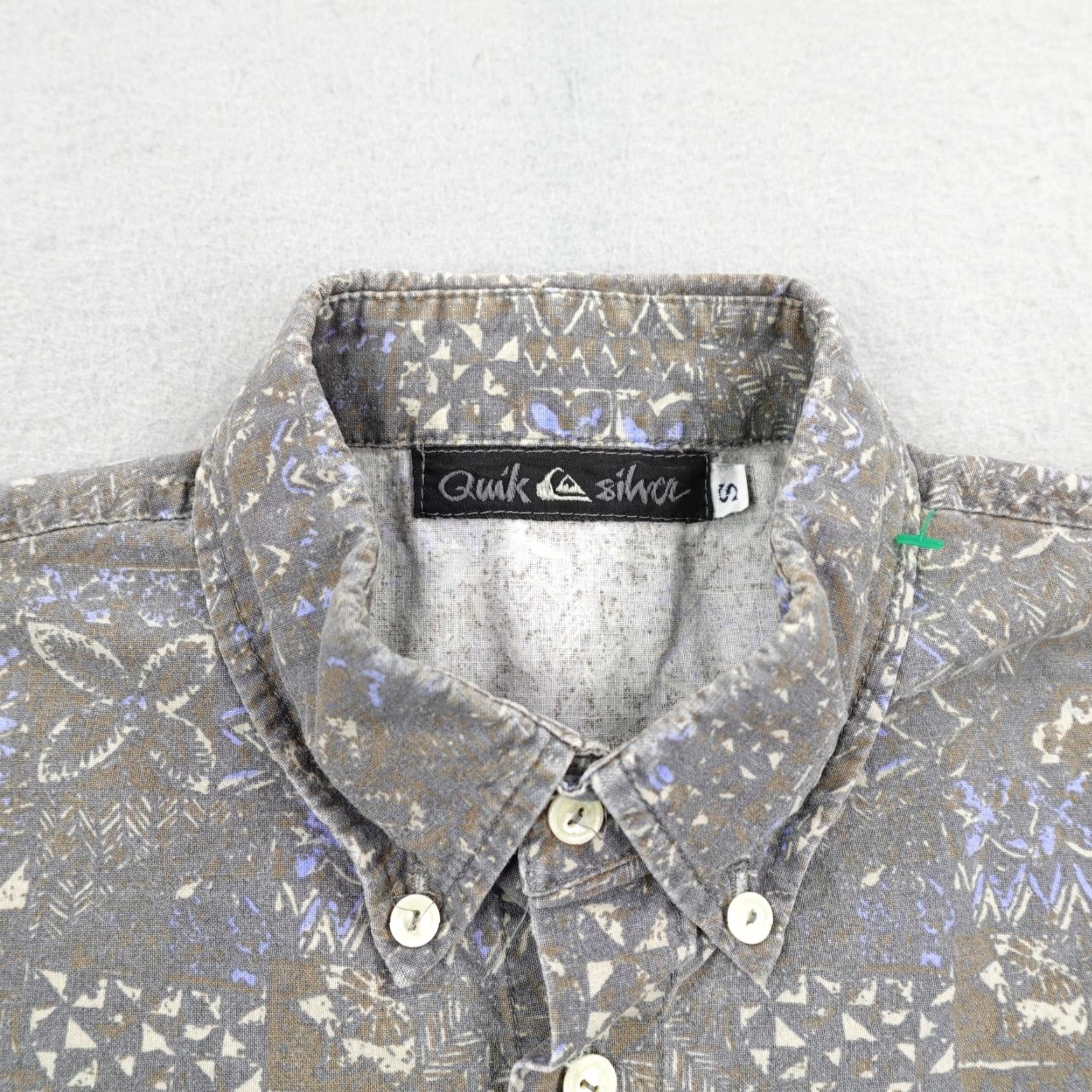 Quiksilver VINTAGE Quiksilver Shirt Mens Small Gray Purple Hawaiian Tribal Button Up 90s Size US S / EU 44-46 / 1 - 2 Thumbnail