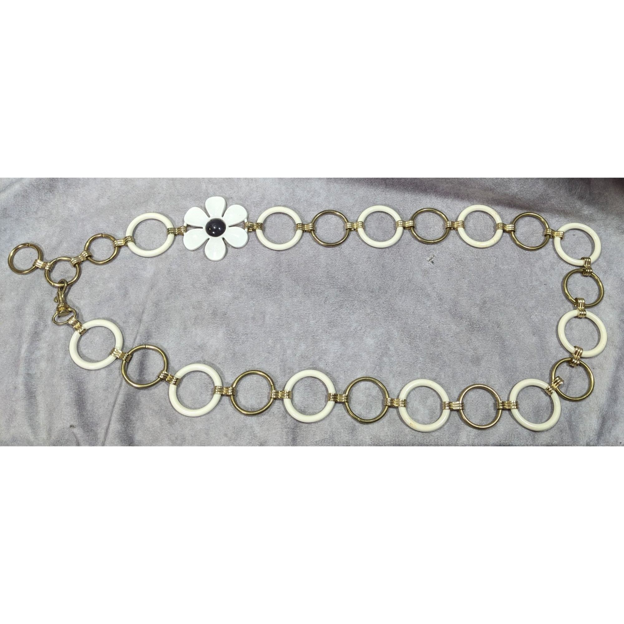 Other Retro Hippie Floral Chunky White And Gold Tone Ring Necklace Size ONE SIZE - 9 Thumbnail