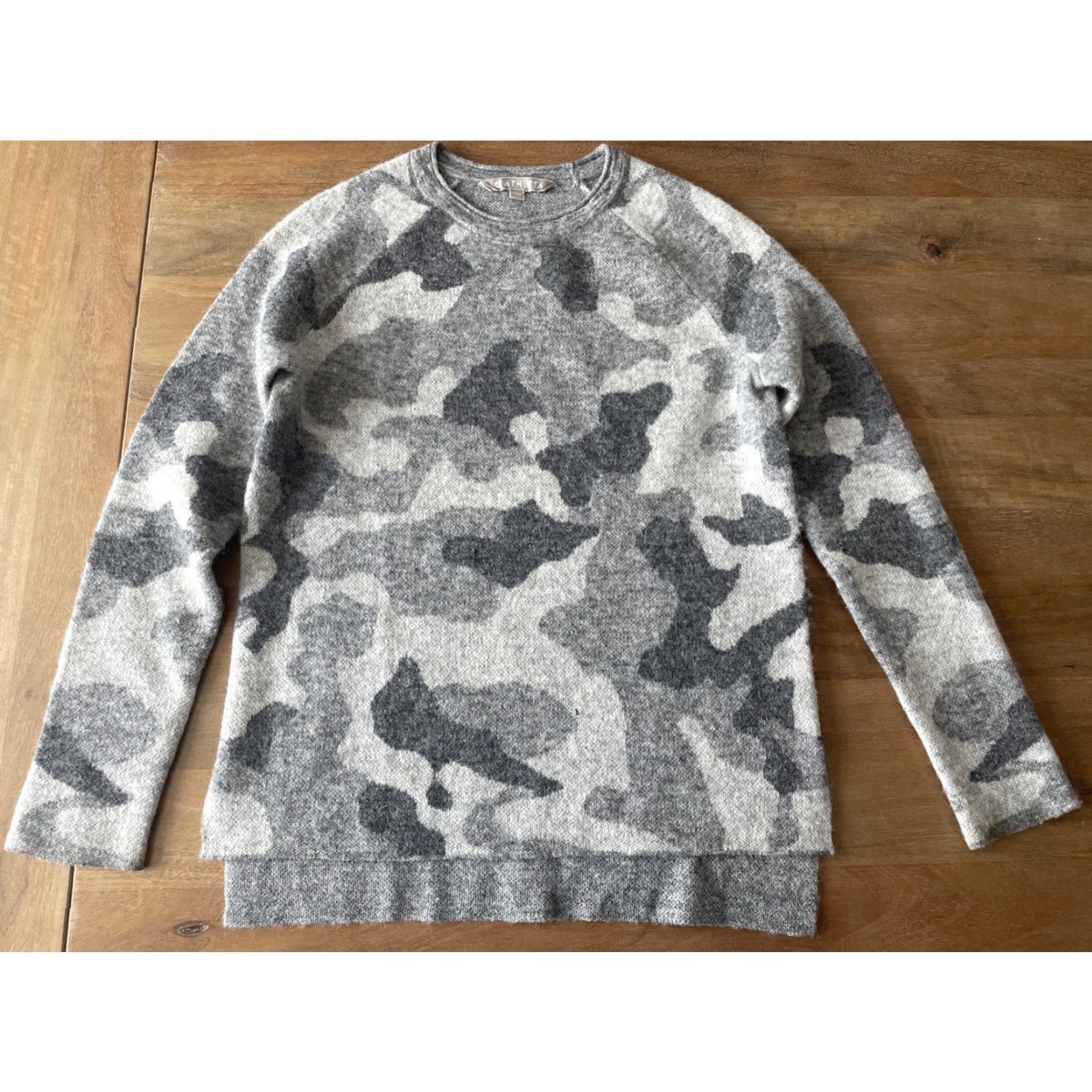 Athleta Athleta Gray Camouflage Alpaca Wool Blend Sweater Women 2XS Long Sleeve Crew Neck Pullover Casual Knit Outdoor City Vintage: No? Size XXS / US 00 / IT 34 - 2 Thumbnail