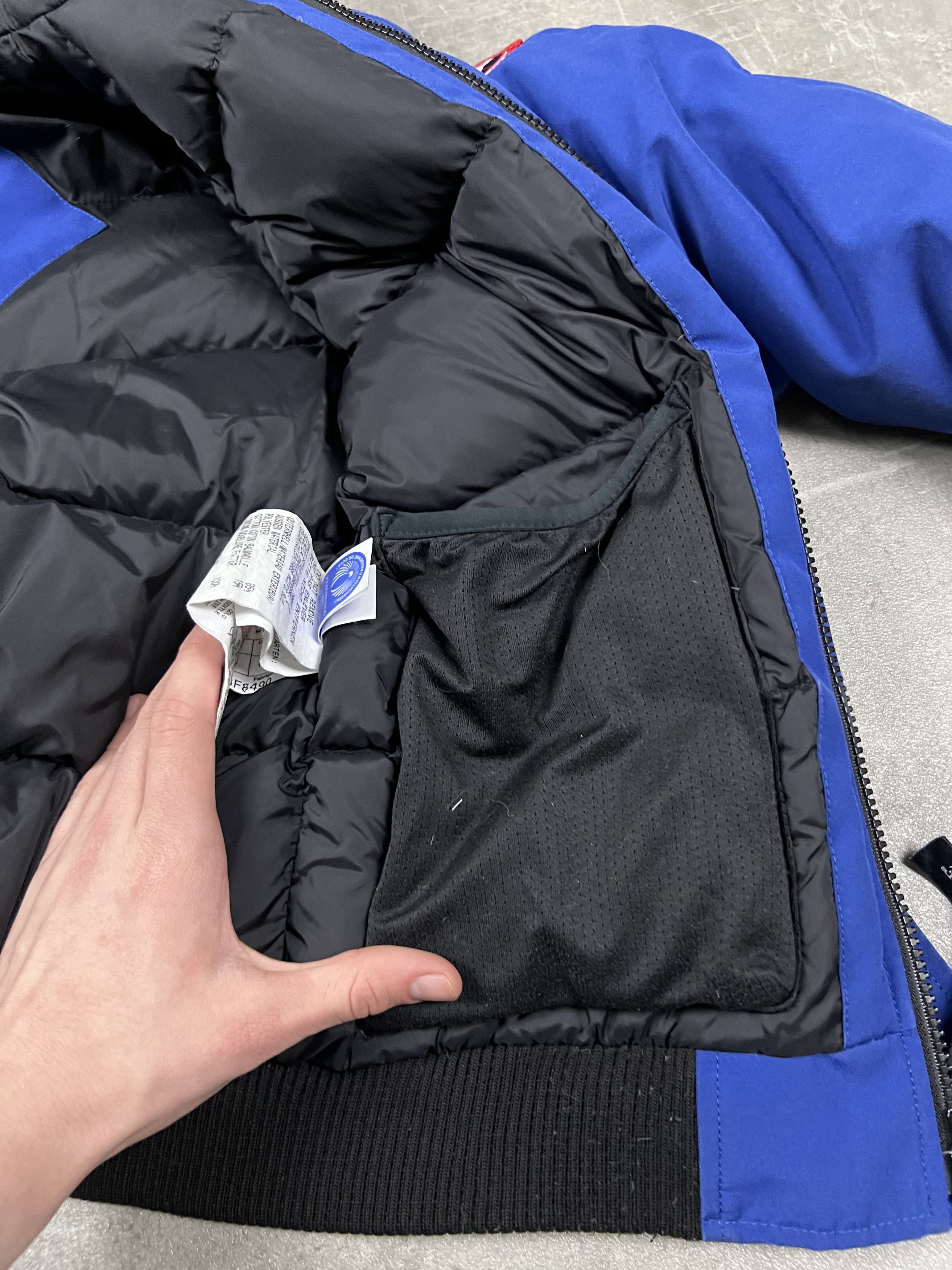 Canada Goose canada goose puffer bomber size S-M(18) luxury Size US S / EU 44-46 / 1 - 13 Thumbnail