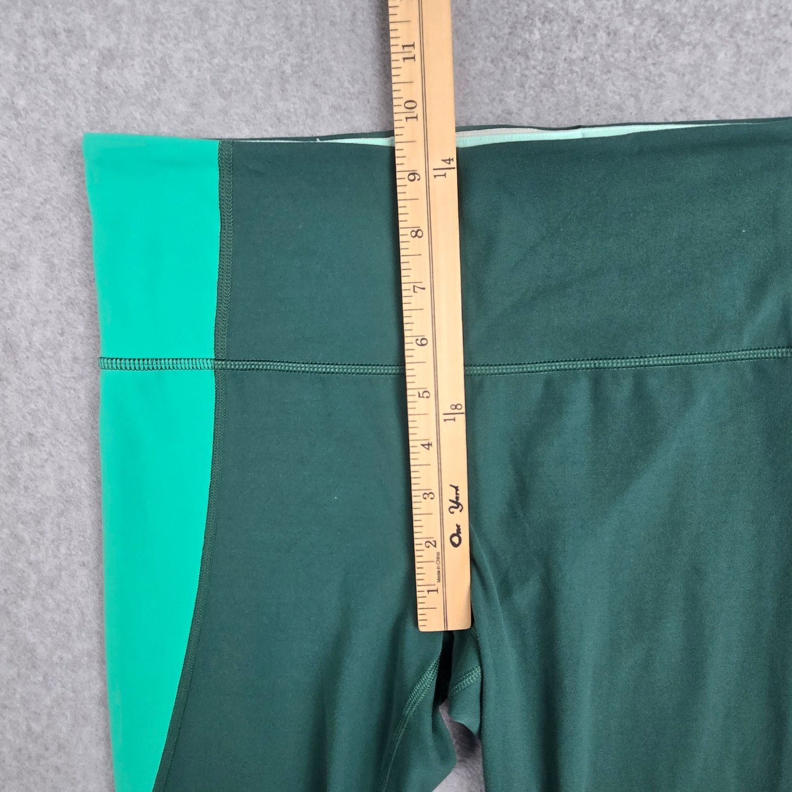 Athleta Athleta Medium Green Colorblock Elation Asym 7/8 Leggings Size 28" / US 6 / IT 42 - 14 Thumbnail