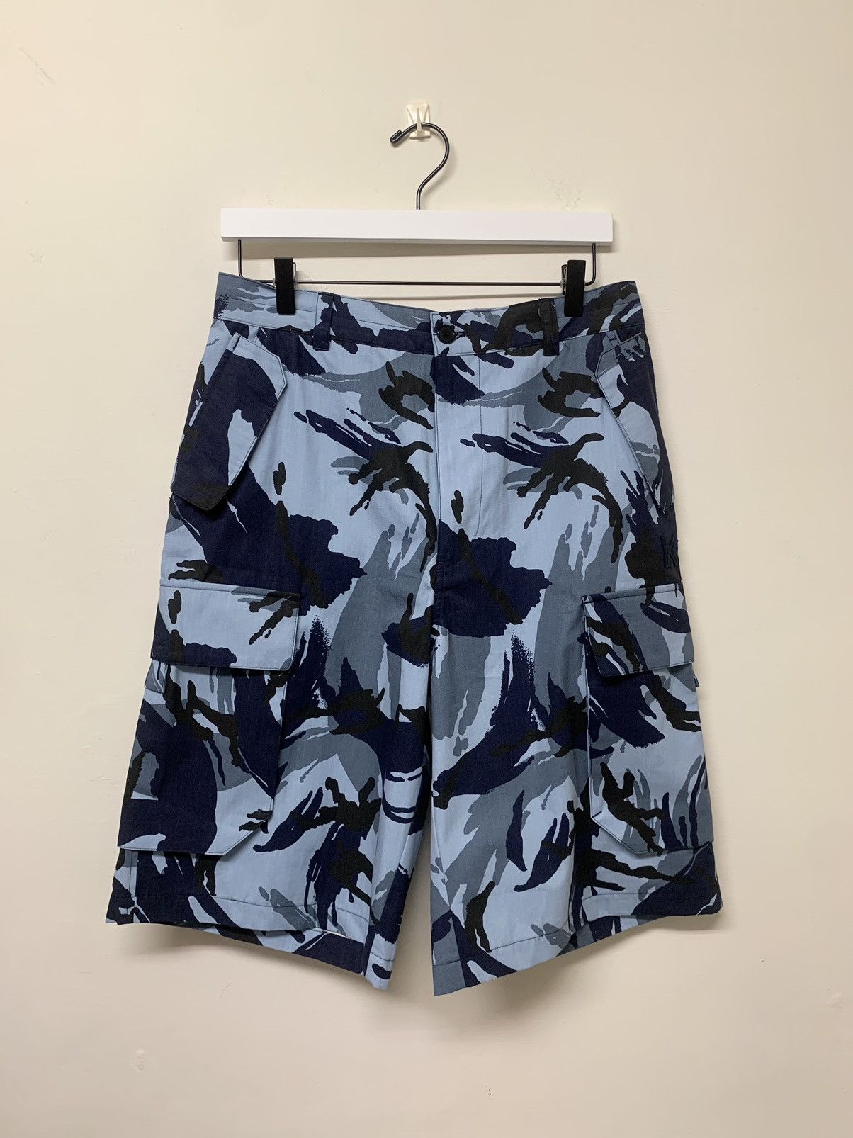 Kenzo KENZO TROPIC CAMO PRINTED CARGO SHORT Size US 32 / EU 48 - 1 Thumbnail
