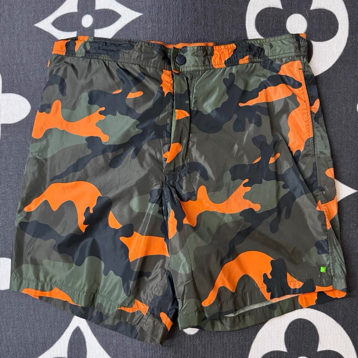 Valentino Valentino Orange & Green Camo Shorts Q10 Size US 36 / EU 52 - 1 Thumbnail