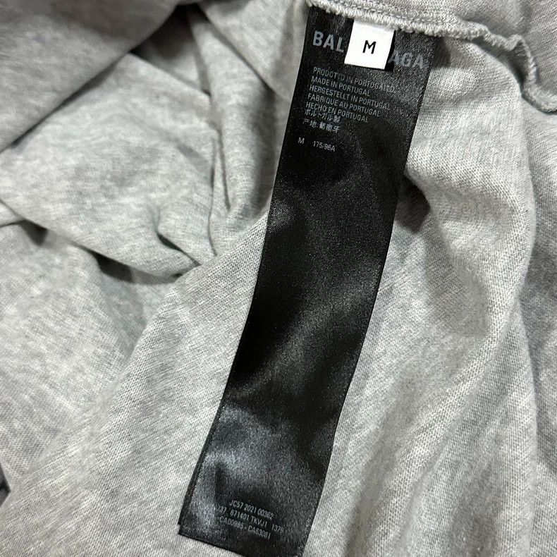 Balenciaga Balenciaga Loose casual fake two-piece round neck long sle Size US M / EU 48-50 / 2 - 7 Thumbnail