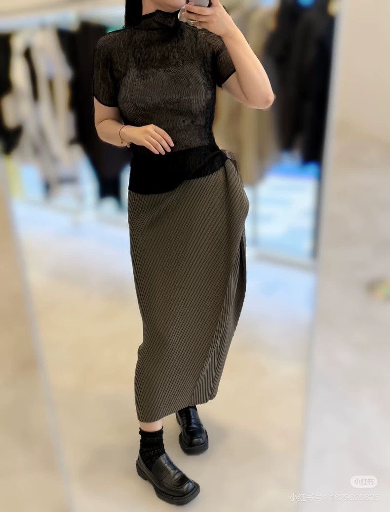 Issey Miyake Issey Miyake Olive-colored pleated skirt Size 25" / US 0 / IT 36 - 9 Thumbnail