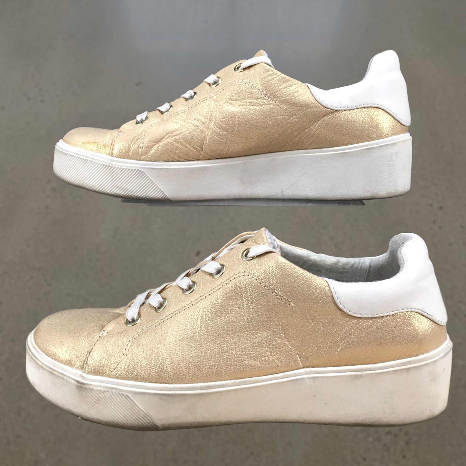 Naturalizer Naturalizer Womens 7.5 W Wide Morrison 2.0 Casual Sneakers Gold Leather Low Top Size M / US 6-8 / IT 42-44 - 1 Thumbnail