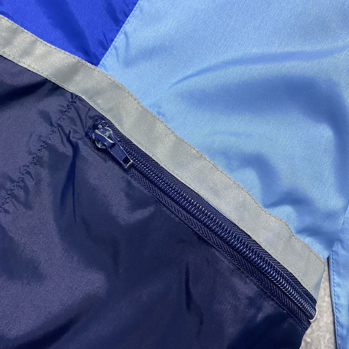 Vintage Vintage 90’s Adidas Small Logo Nylon Y2k light jacket Size US M / EU 48-50 / 2 - 5 Thumbnail
