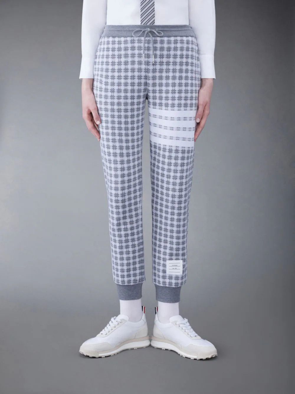 Thom Browne o1s22i1n0924 Check Knit 4-Bar Joggers in Grey Size 26" / US 2 / IT 38 - 1 Thumbnail