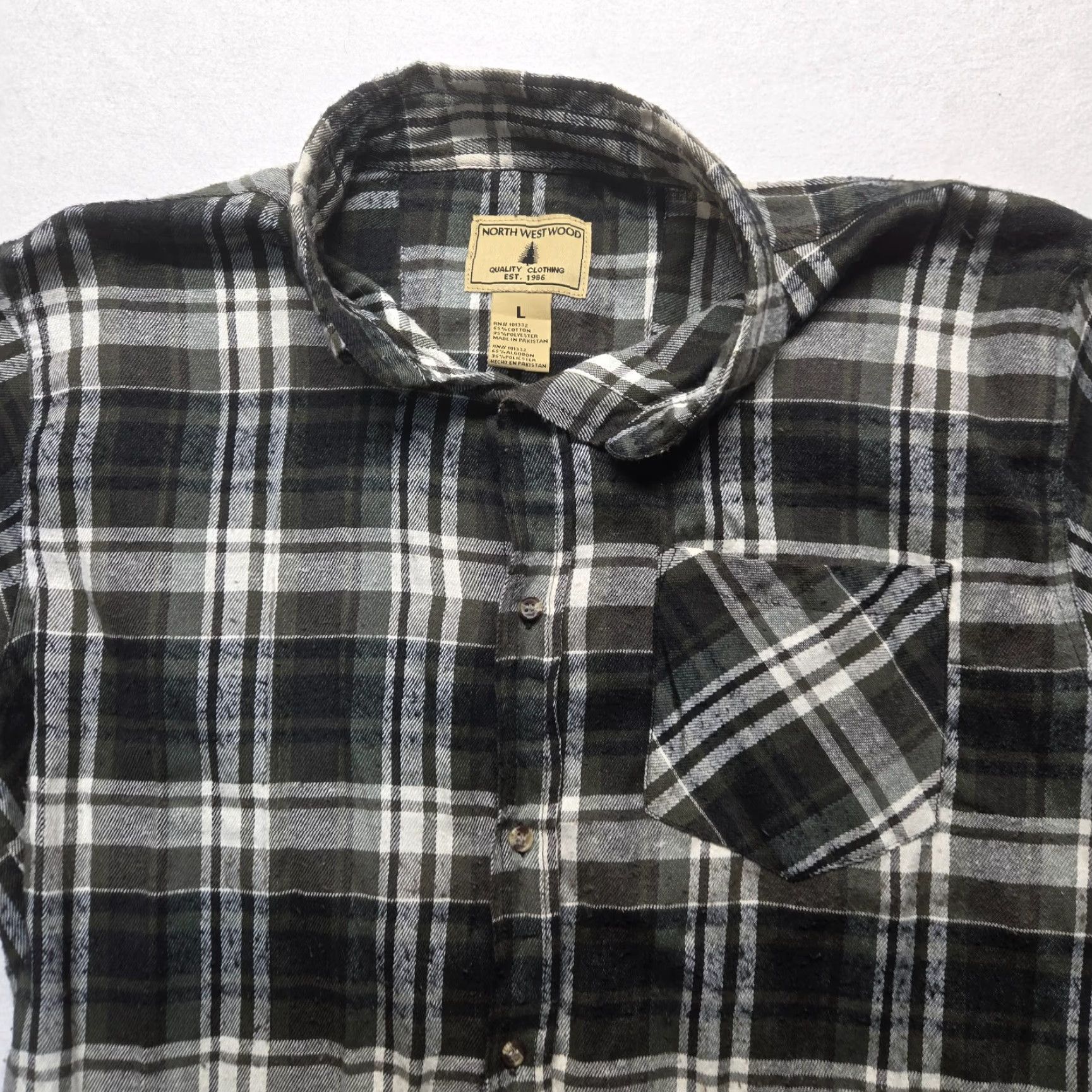 Vintage VINTAGE North West Wood Shirt Plaid Long Sleeve Men L Black Casual Western Pattern 90s Mens Size US L / EU 52-54 / 3 - 2 Thumbnail