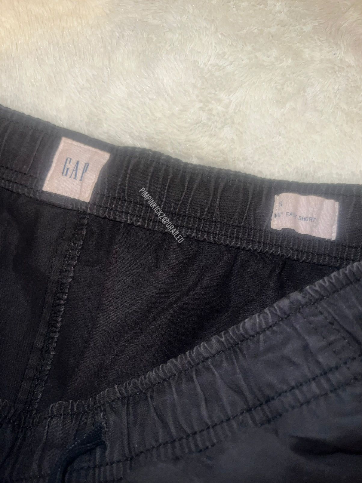 Gap Mens GAP 9” Black shorts with drawstring waist. Size US 30 / EU 46 - 2 Thumbnail