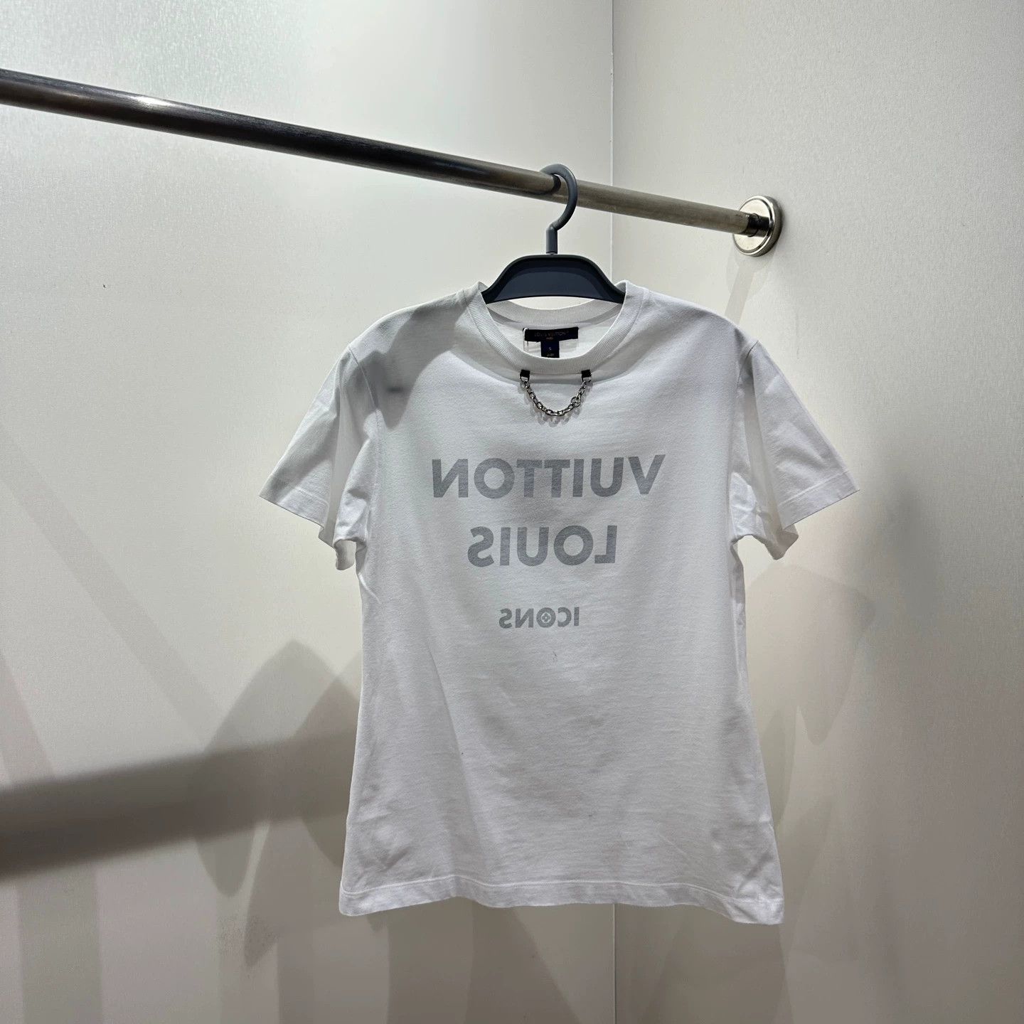 Louis Vuitton LV feb301 chain slogan letter short tee S cotton Size S / US 4 / IT 40 - 1 Thumbnail