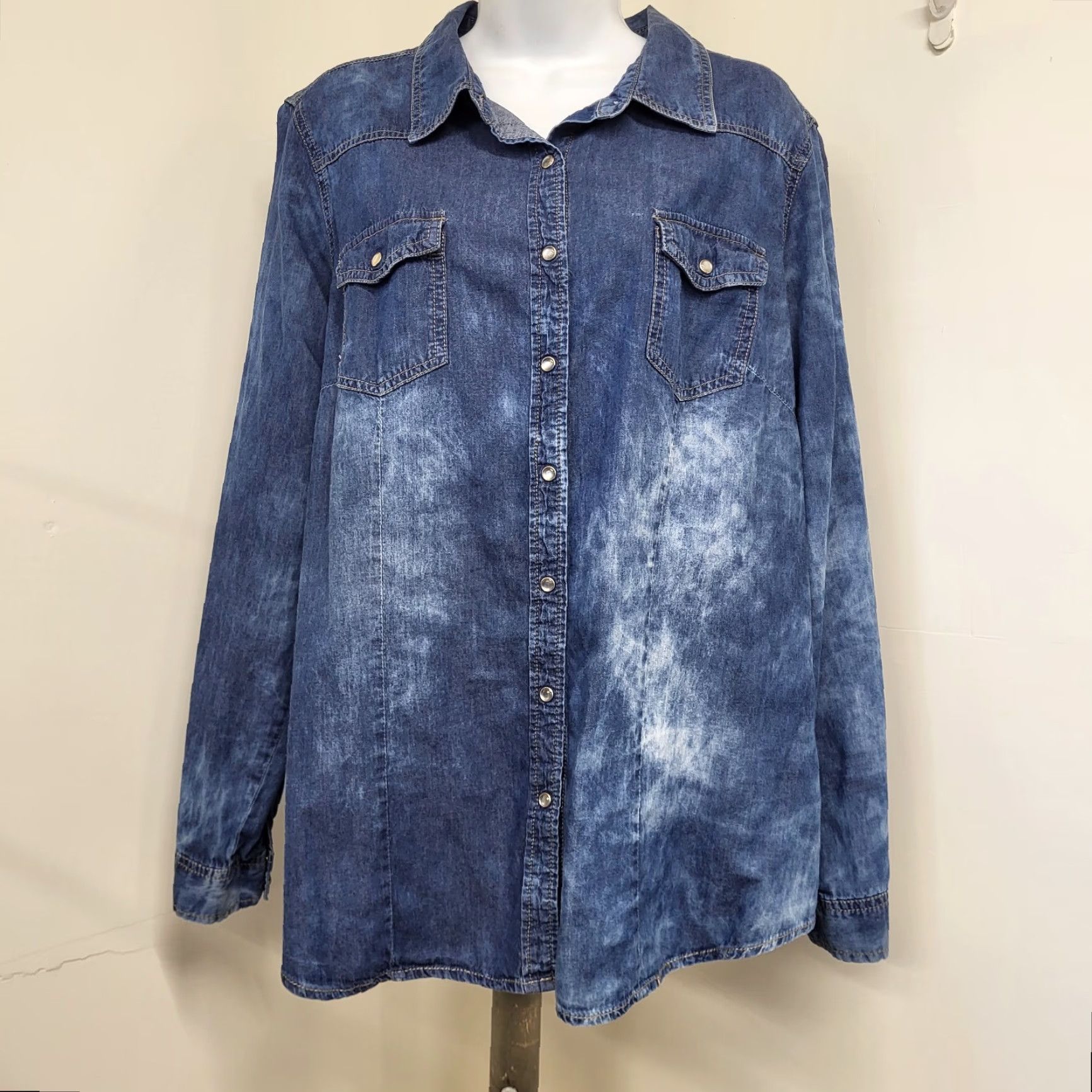 Vintage YMI Jean Shirt Women's 2X Blue Top 100% Cotton Snap Long Sleeve Distressed Blouse Shirt Men? Wait. No extra text. Size XXL / US 16-18 / IT 52-54 - 2 Thumbnail