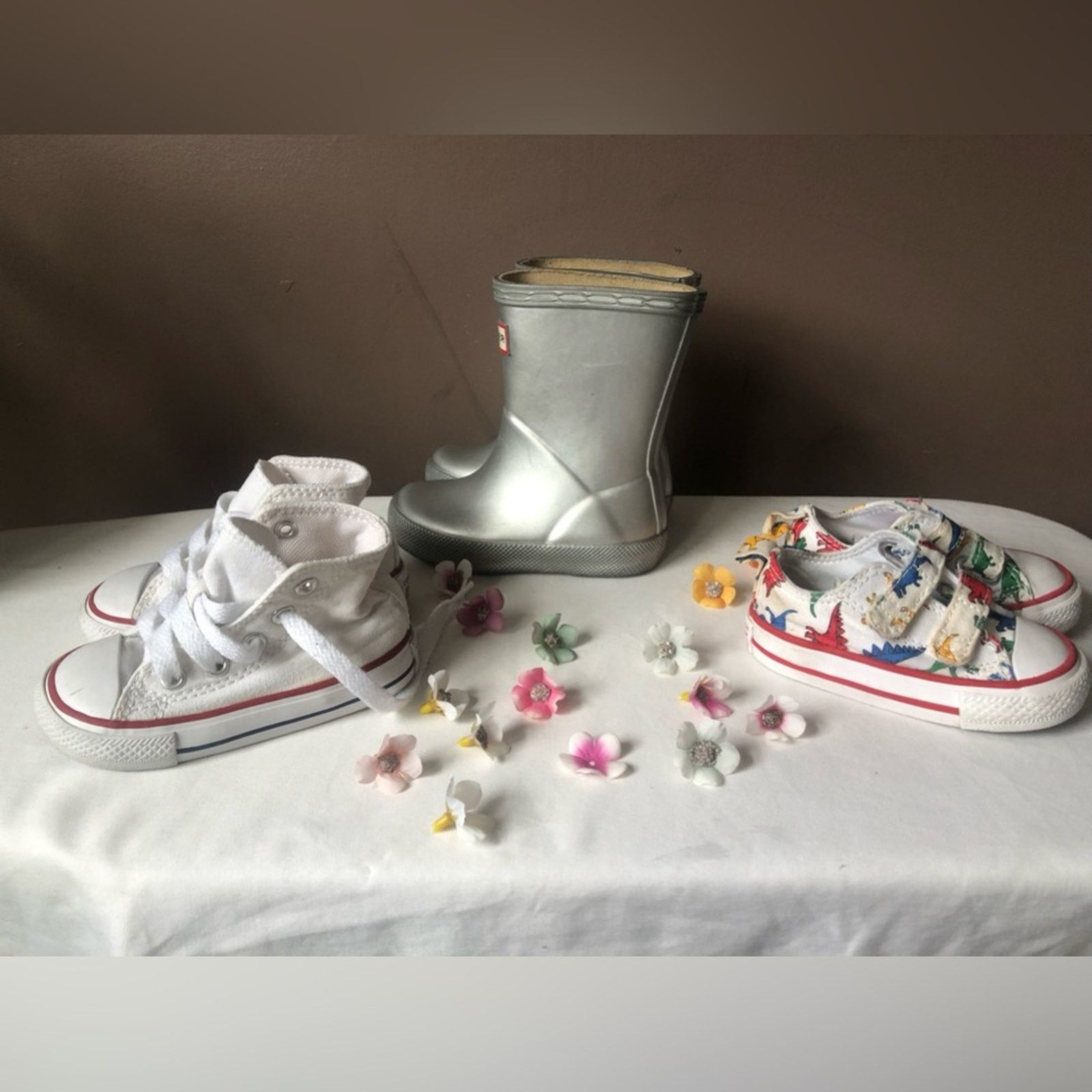 Hunter Baby Hunter boots and converse chucks. Size 3 and 4. Size US 4 / IT 34 - 4 Thumbnail