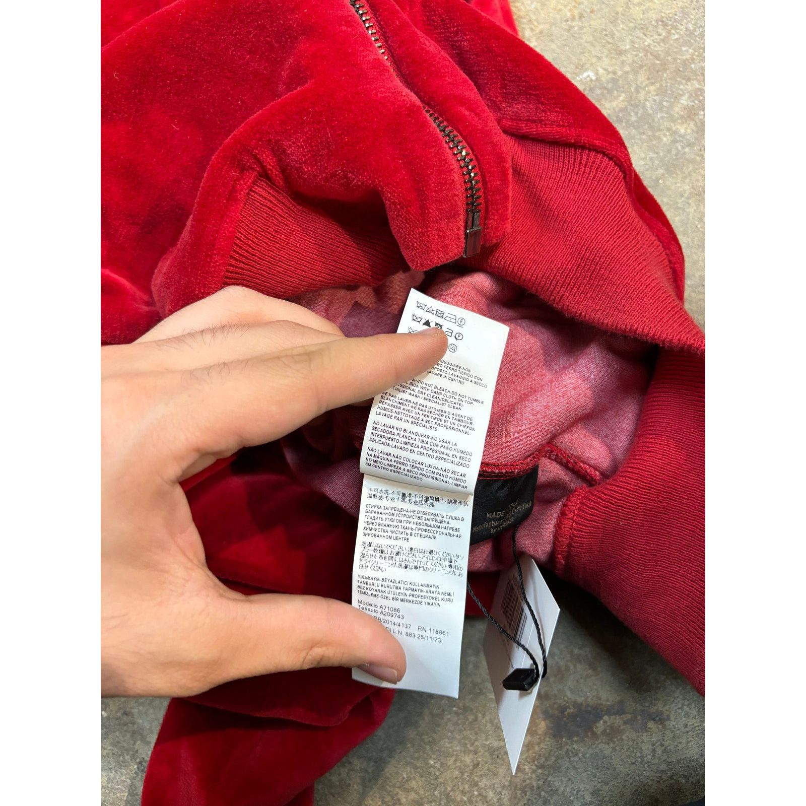 Versace Versace Velour Zip Up Red Used Medium Size US M / EU 48-50 / 2 - 7 Thumbnail