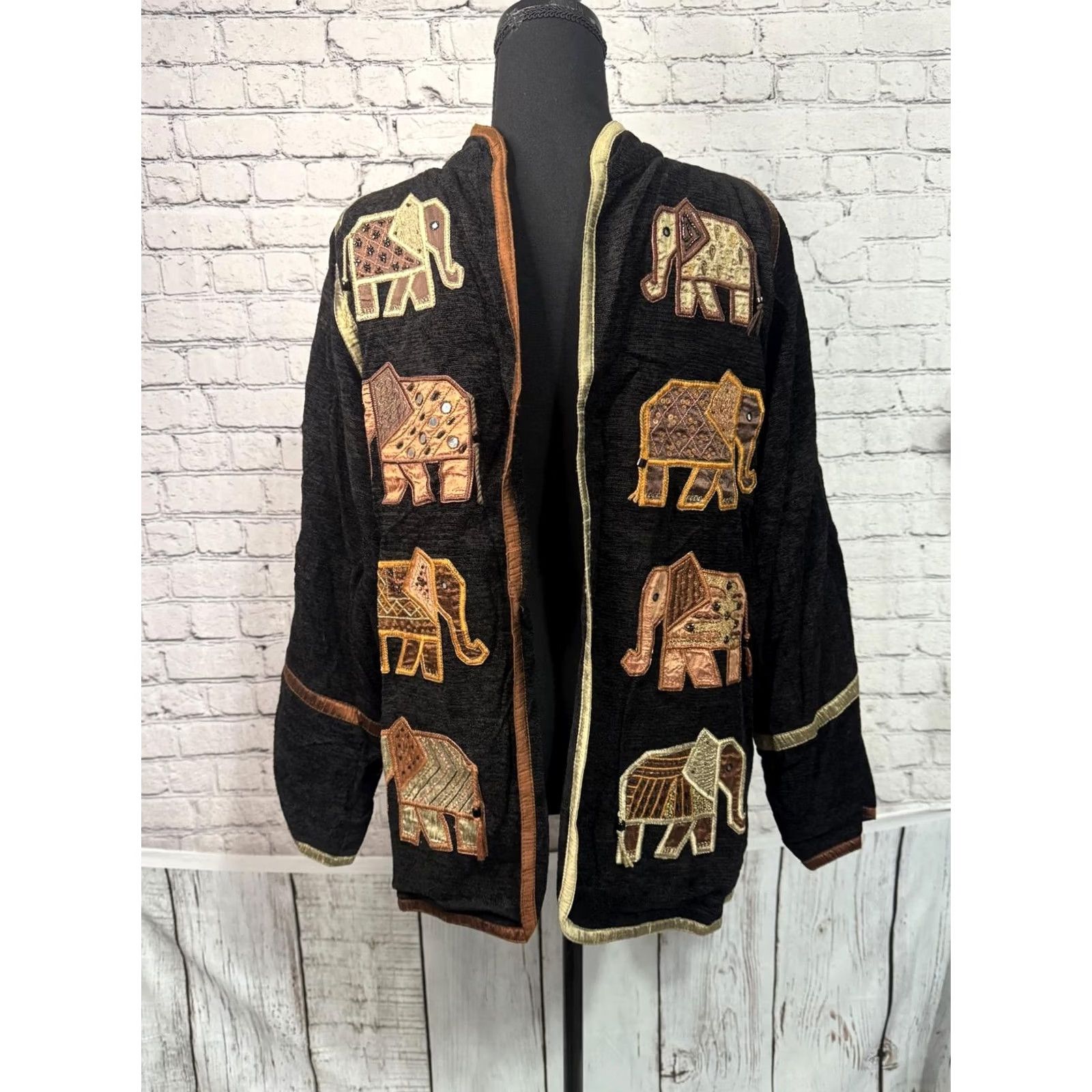 Vintage YakMagik Jacket Women S Nepalese Embroidered Elephant Motifs Black 100% Cashmere Long Sleeve Mid-Length Regular Size S Vintage No Size S / US 4 / IT 40 - 6 Thumbnail