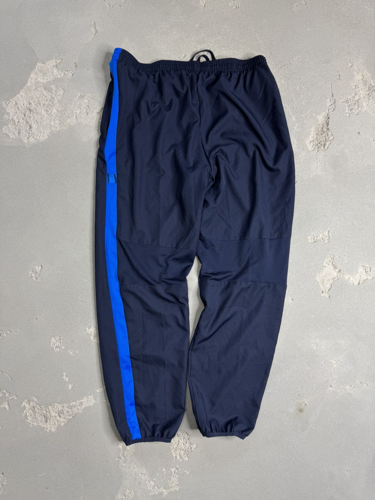 Nike × Vintage BARCELONA VINTAGE NIKE TRAINING WIND RUNNER TRACK PANTS Size US 34 / EU 50 - 4 Thumbnail