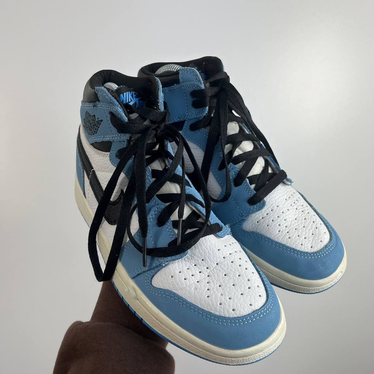 Nike Nike Air Jordan 1 Mid White University Blue Womens Size 37.5 Size US 6.5 / IT 36.5 - 1 Thumbnail