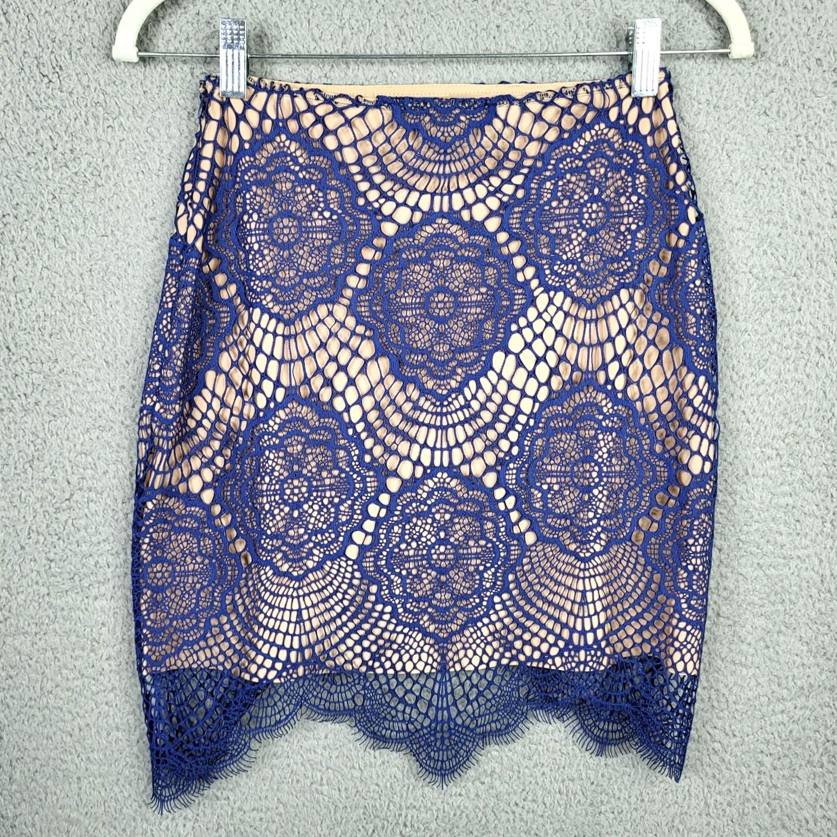 For Love & Lemons For love & lemon Women’s Mini Skirt M Blue Floral Crochet Lined Short Fashion Casual Party/Cocktail Womens Size 32" / US 10 / IT 46 - 4 Thumbnail
