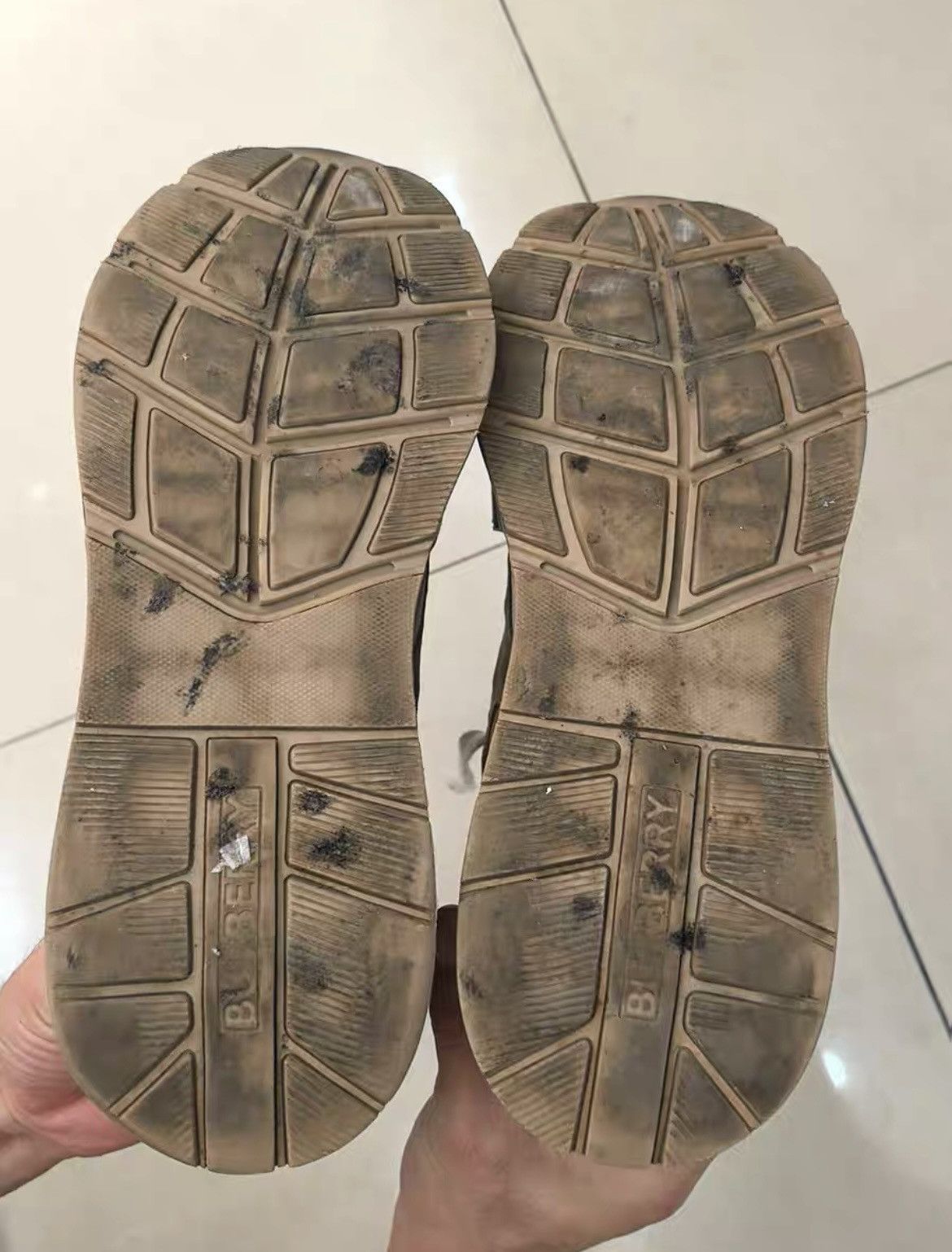 Burberry Burberry Ramsey 'Vintage Check - Beige' Size US 9 / EU 42 - 4 Thumbnail