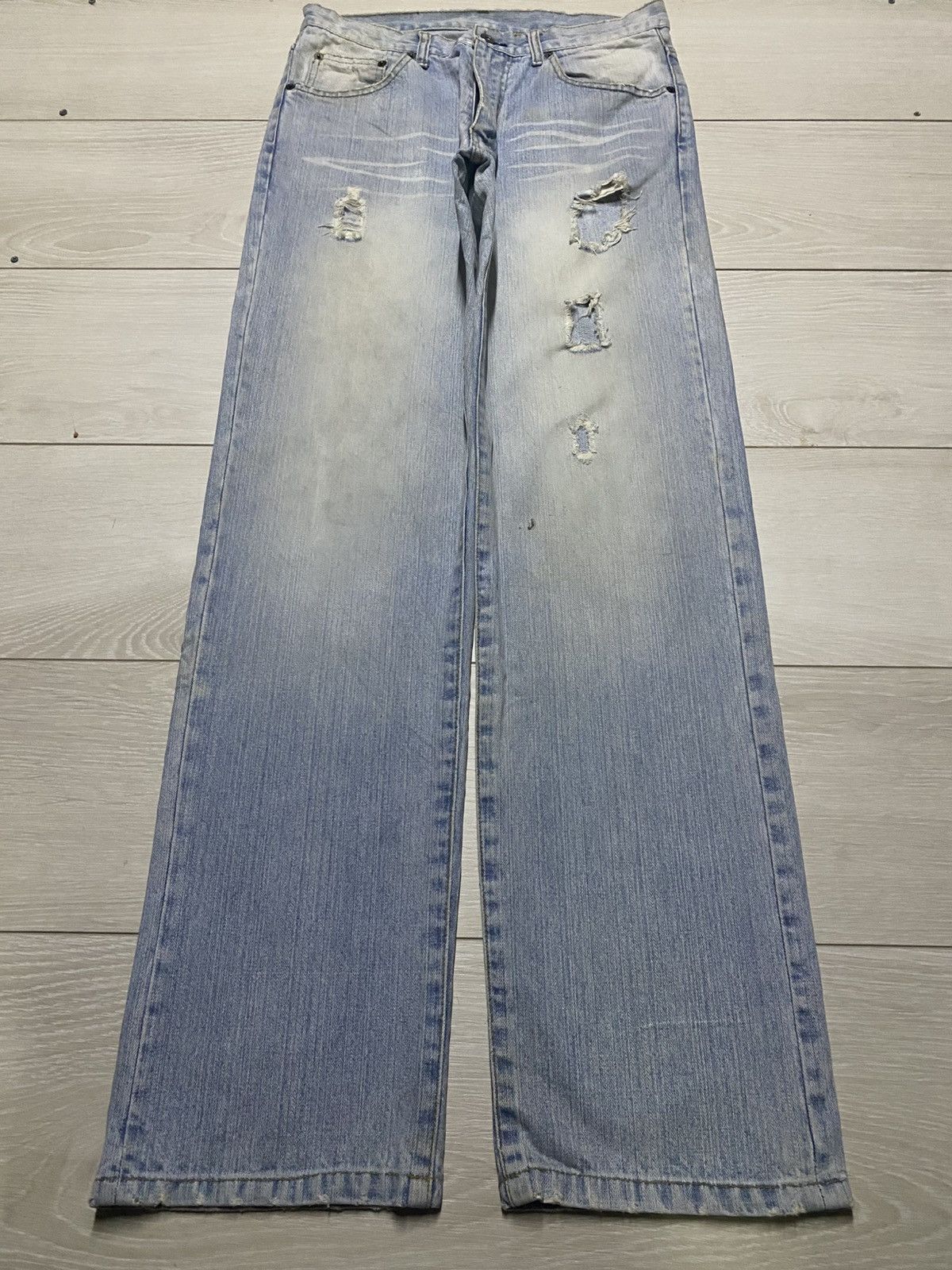 Vintage Vintage Japanese Brand Faded Light Wash Loose Jeans Size US 30 / EU 46 - 1 Thumbnail