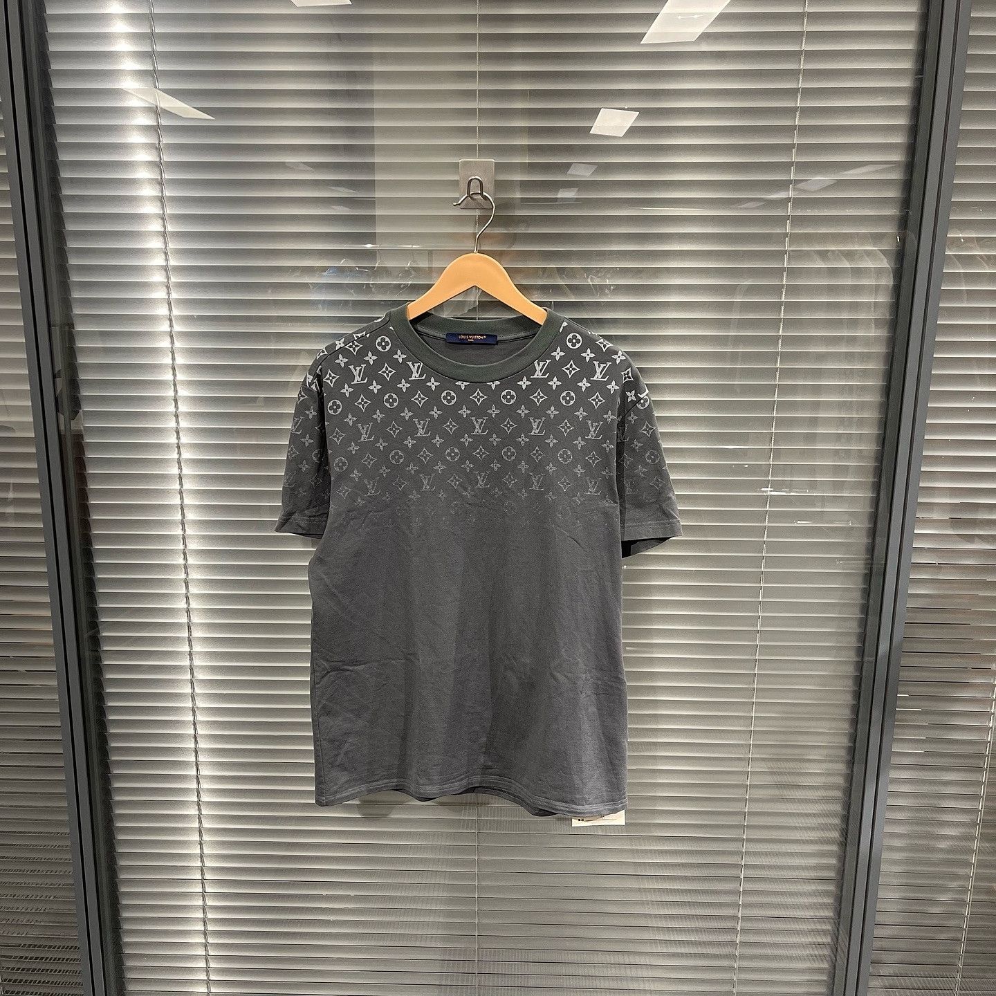 Louis Vuitton Louis Vuitton Gradient T-Shirt Grey | Grailed