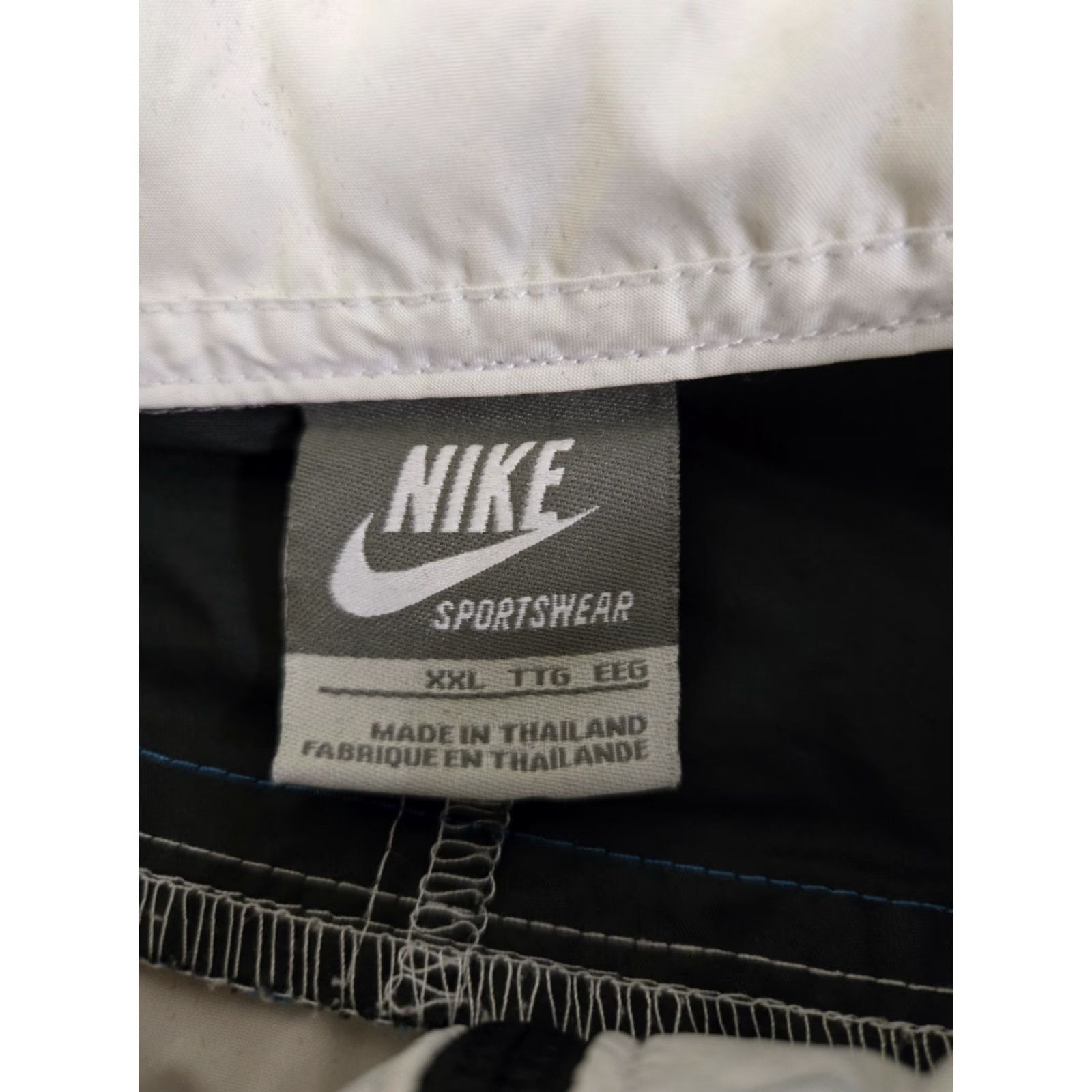 Nike VINTAGE Nike Jacket Mens 2XL Anorak Windbreaker White Nylon Softshell Lightweight Packable Kangaroo Pocket Embroidered Logo Y2K Size US XXL / EU 58 / 5 - 5 Thumbnail