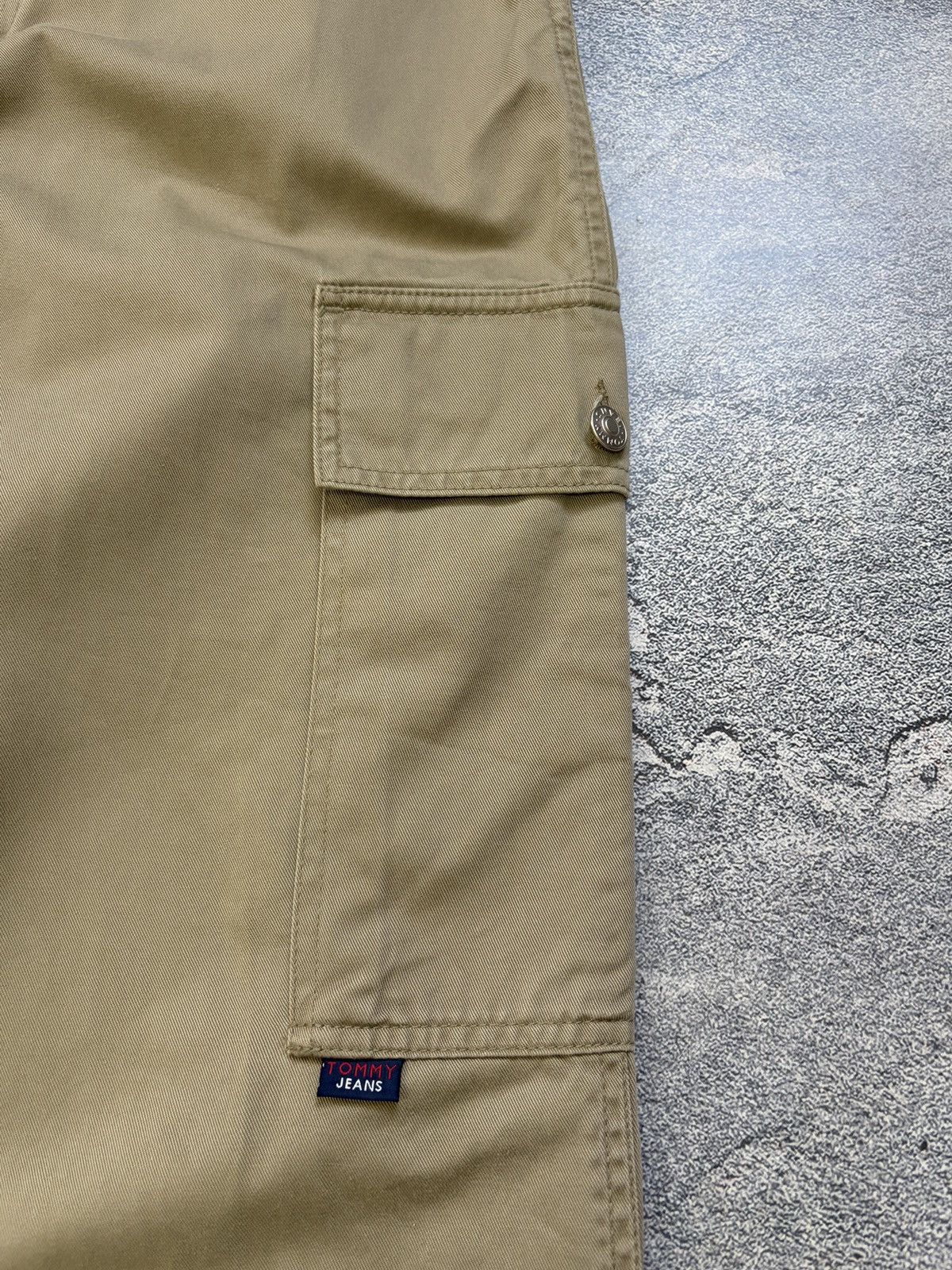 Tommy Hilfiger Vintage 1999 Tommy Hilfiger Cargo Pants Khaki Baggy 31/34 Size US 31 - 9 Thumbnail