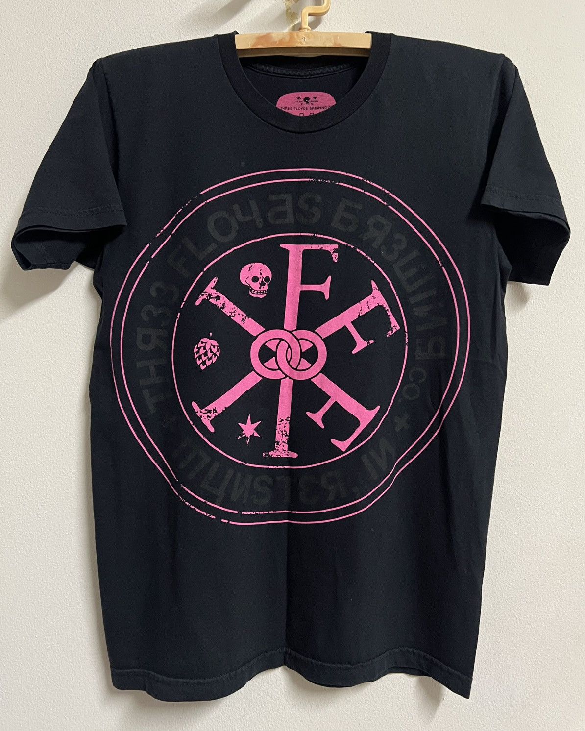 Other Three Floyds Brewing Skull Pink Graphic Tee USA M Size US M / EU 48-50 / 2 - 2 Thumbnail