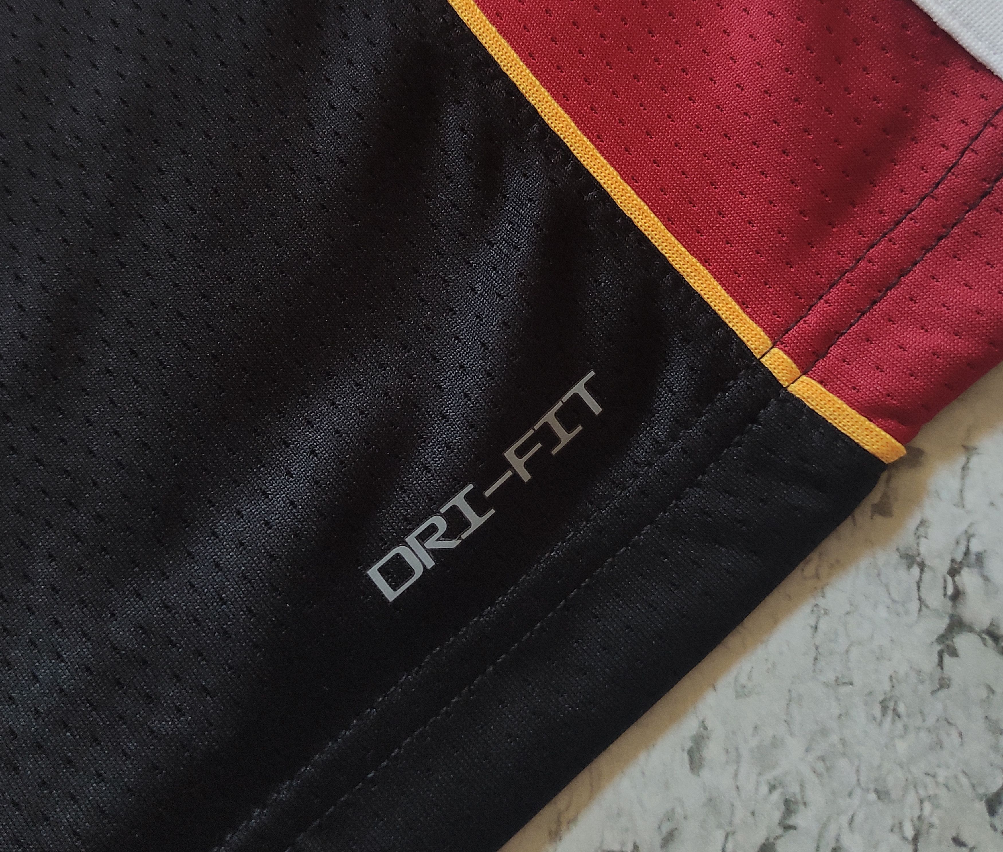 Nike MIAMI HEAT BUTLER SWINGMAN ICON EDITION 2022/23 DN2011-010 Size US M / EU 48-50 / 2 - 13 Thumbnail