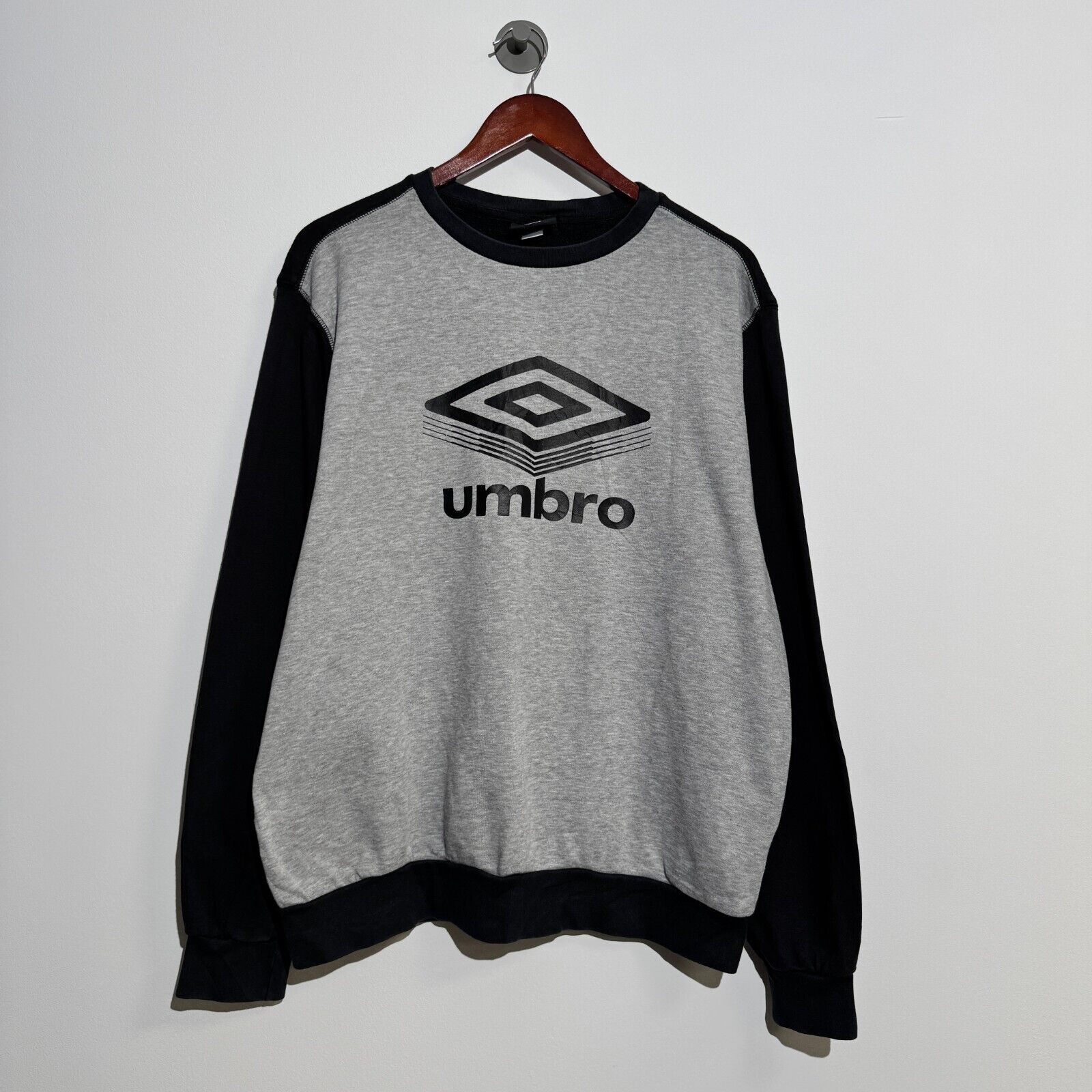 Umbro × Vintage Vintage Umbro Unisex Gray Black Cotton Crewneck Size L 90s Size US L / EU 52-54 / 3 - 1 Thumbnail