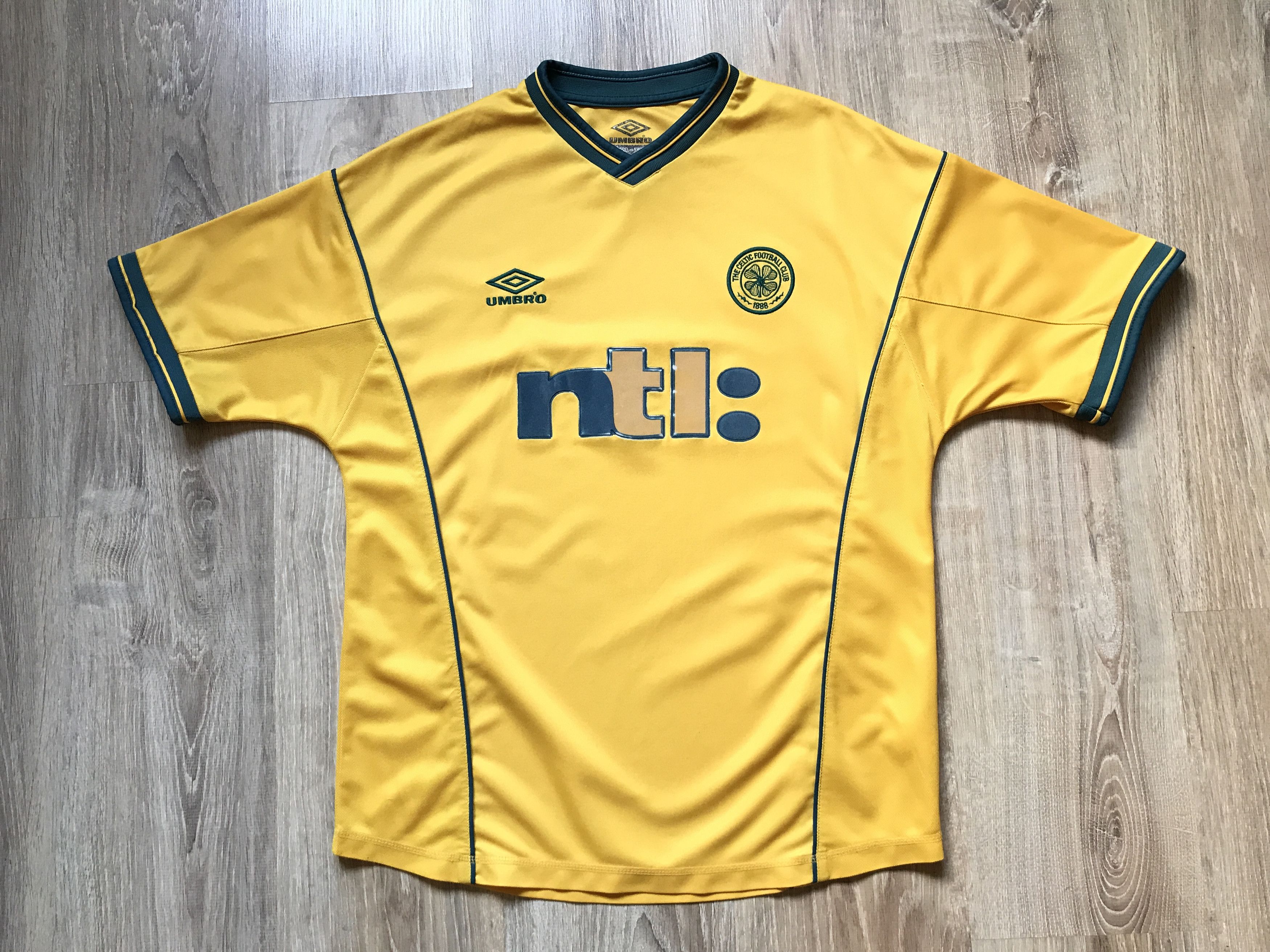 Umbro × Vintage Vintage Umbro Celtic Football Jersey 2000-2002 Size US M / EU 48-50 / 2 - 9 Thumbnail