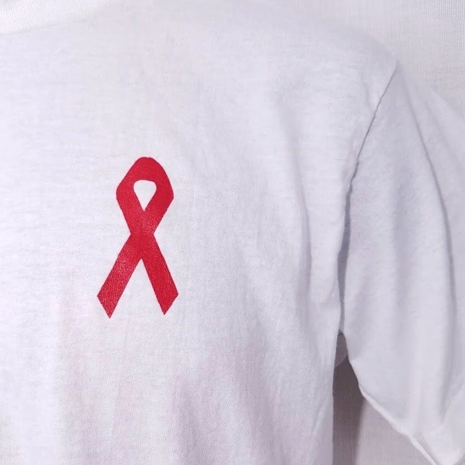 Hanes VINTAGE AIDS AWARENESS T Shirt Mens Size Medium 90s Red Ribbon Made In USA Hanes Crew Neck Short Sleeve White Cotton Blend Graphic Print 80s Men Size US M / EU 48-50 / 2 - 3 Thumbnail