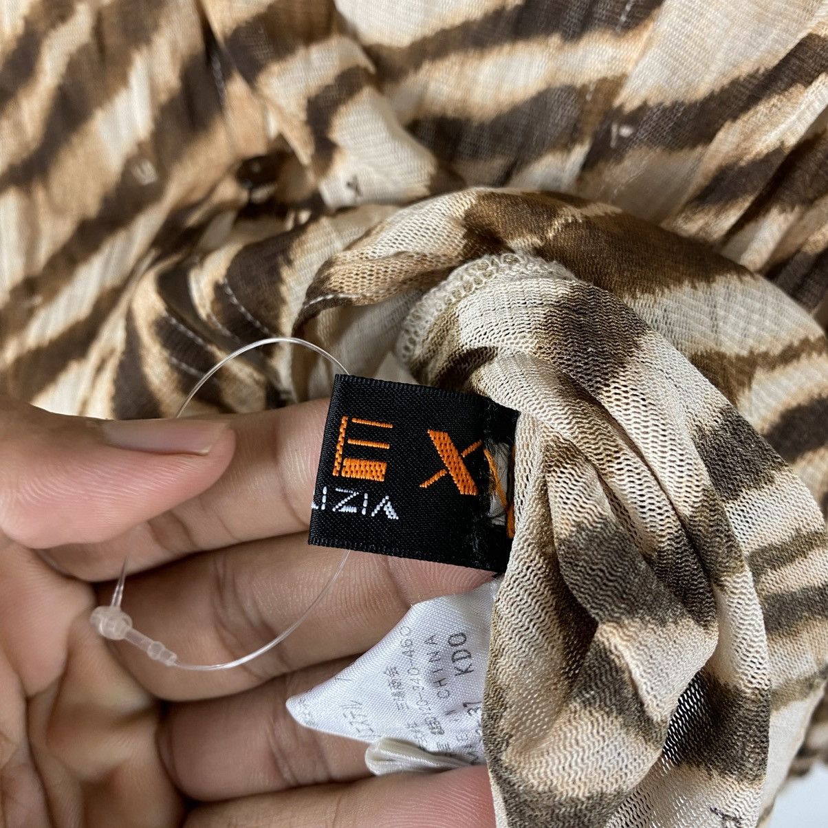 Krizia Uomo EVEX by Krizia Uomo Tiger Stripes Print Button Up Shirt Size M / US 6-8 / IT 42-44 - 9 Thumbnail