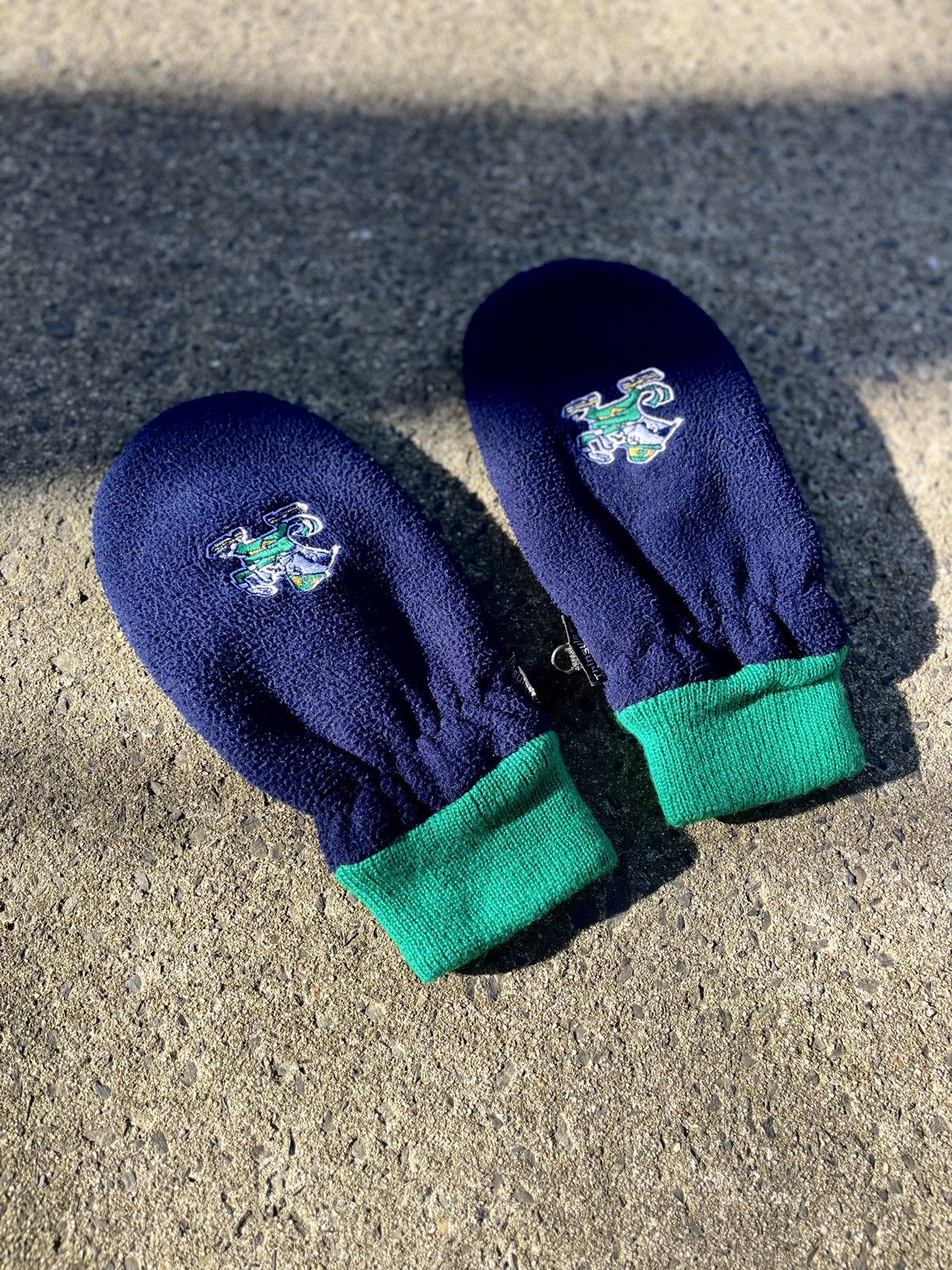 Vintage Vintage 80s Notre Dame Fighting Irish Gloves Size ONE SIZE - 1 Thumbnail