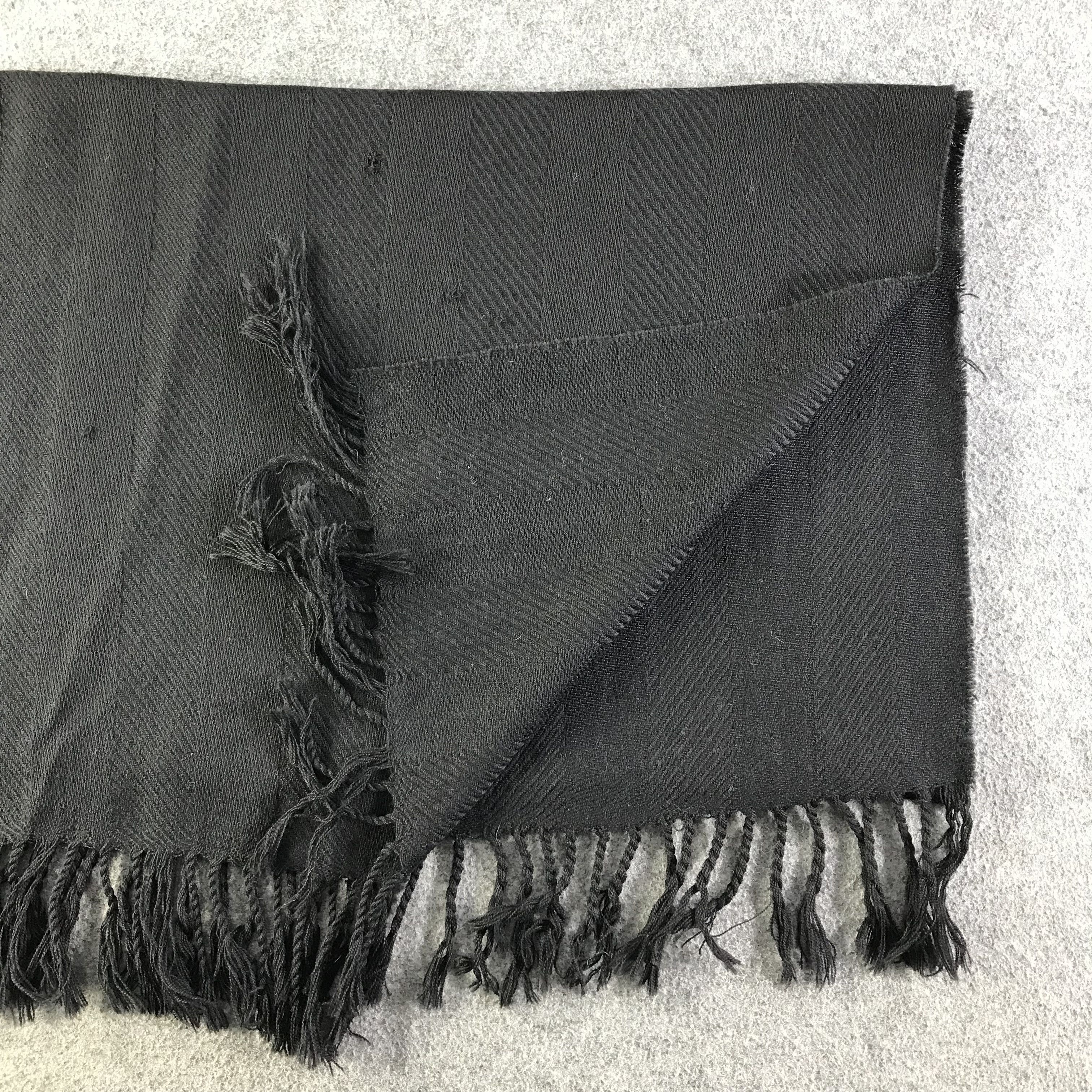 Armani Collezioni Armani Scarf / Muffler / Neckwear SS1457 Size ONE SIZE - 8 Thumbnail