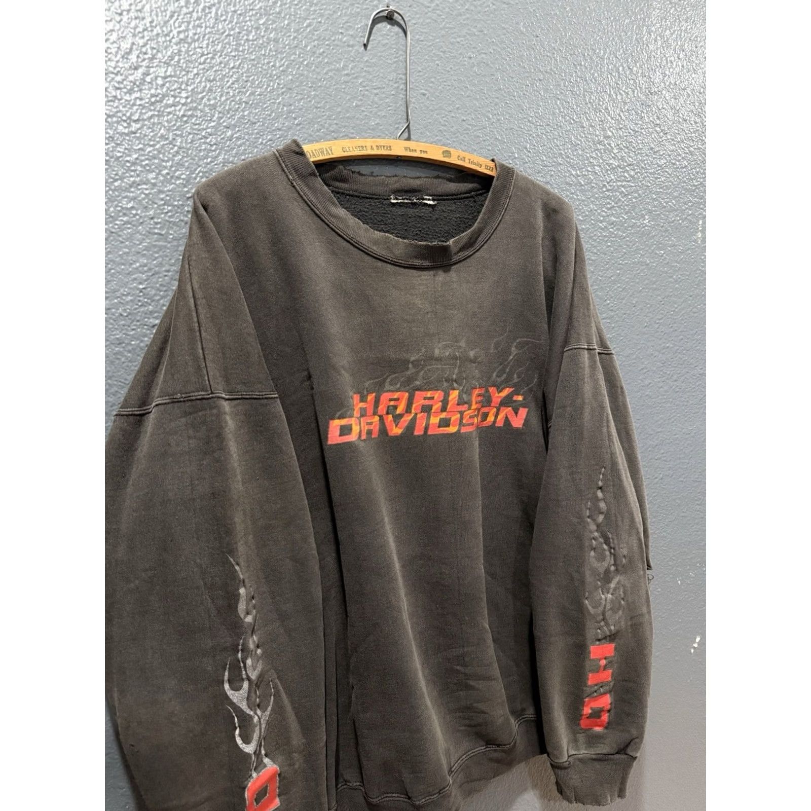 Harley Davidson VINTAGE Harley Davidson Motorcycles Sweatshirt Men XL Black Cotton Distressed Pullover Size XL Women? No. Size US XL / EU 56 / 4 - 2 Thumbnail
