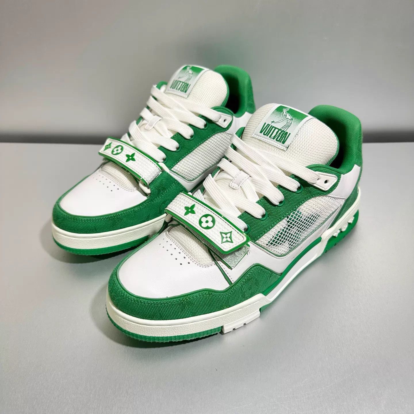 Louis Vuitton Green and White Lowtop Sneakers Size 9 Size US 9 / EU 42 - 1 Thumbnail
